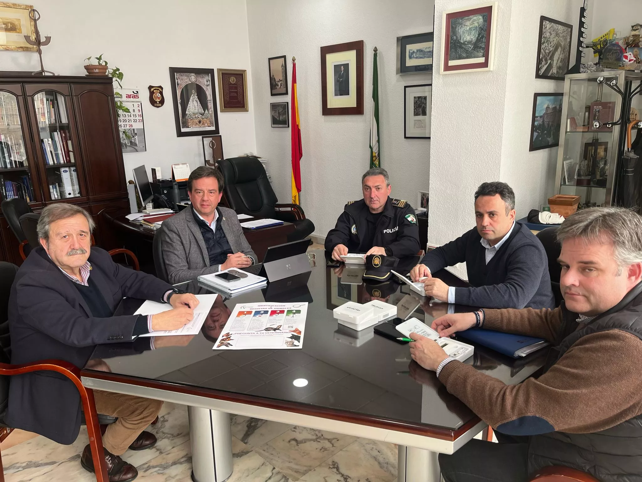 Un momento de la reunión con el presidente del Colegio de Veterinarios de Córdoba