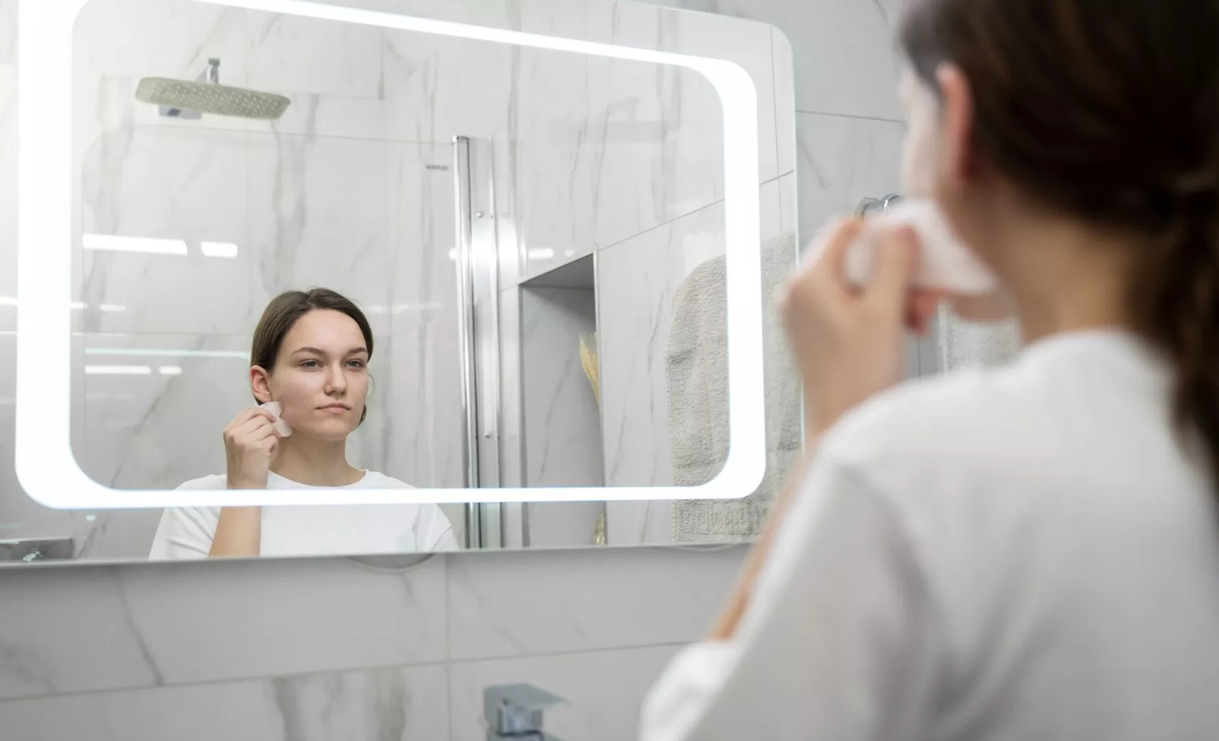 Compra un espejo de baño online. Foto: Freepik