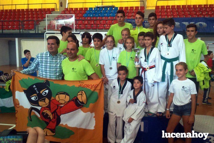  El equipo del Koryo Lucena celebra su victoria global en la Copa Federación disputada en el Pabellón. 