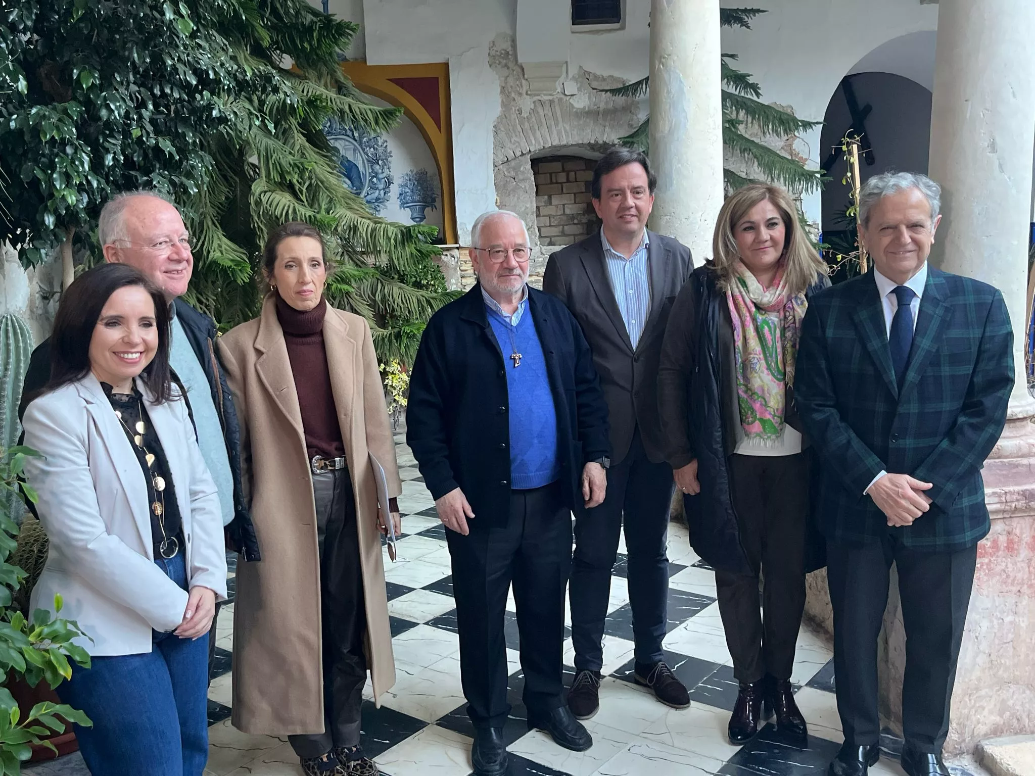 Un momento de la visita del presidente de la Diputación Provincial, Salvador Fuentes, al convento franciscano