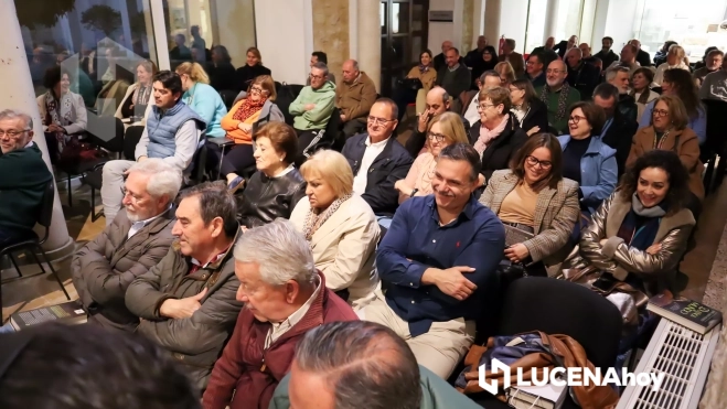 Presentación novela 'Dueños del mundo' 8