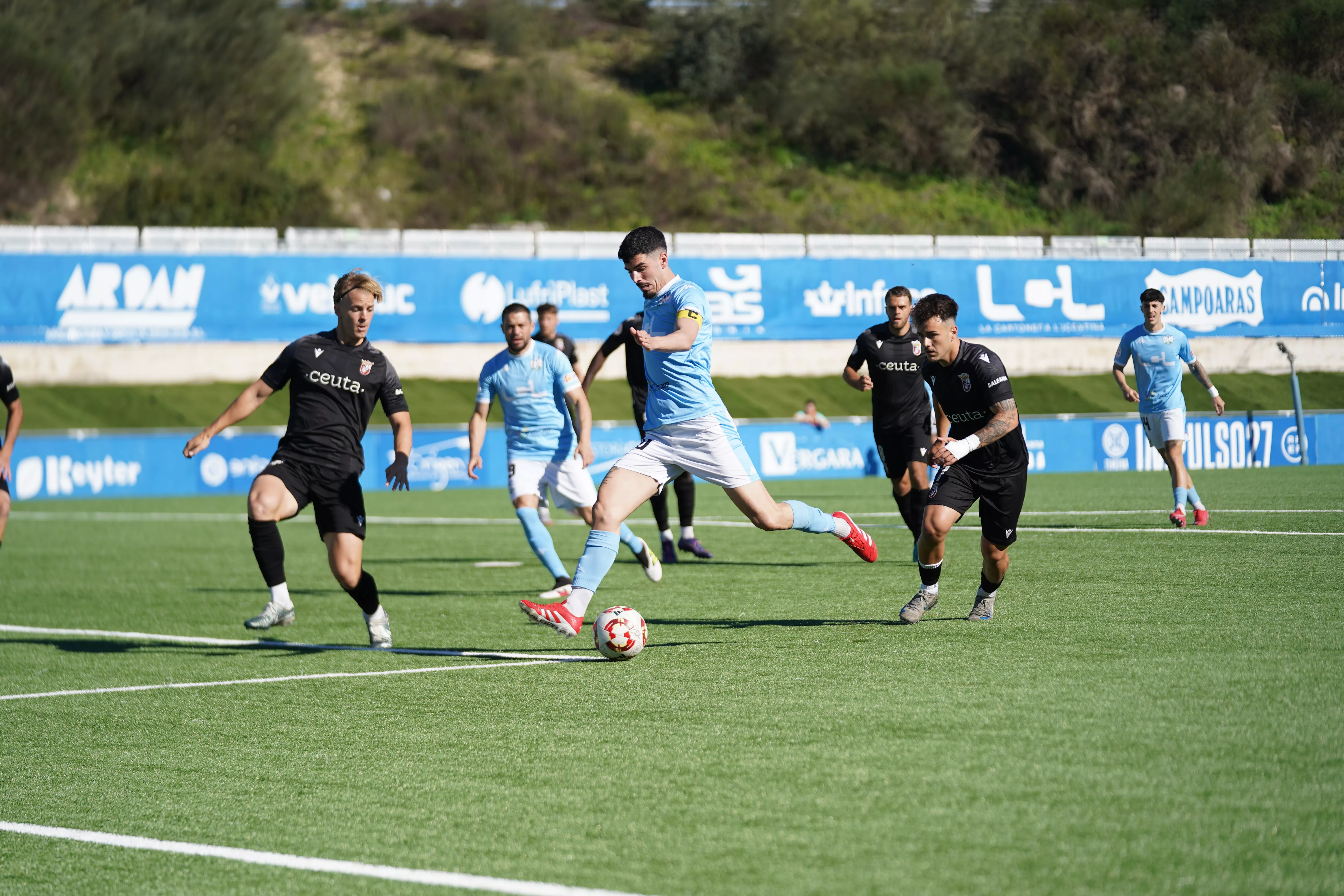 El capitán, Nacho Fernández, en una jugada del partido. Foto: Antonio Dávila