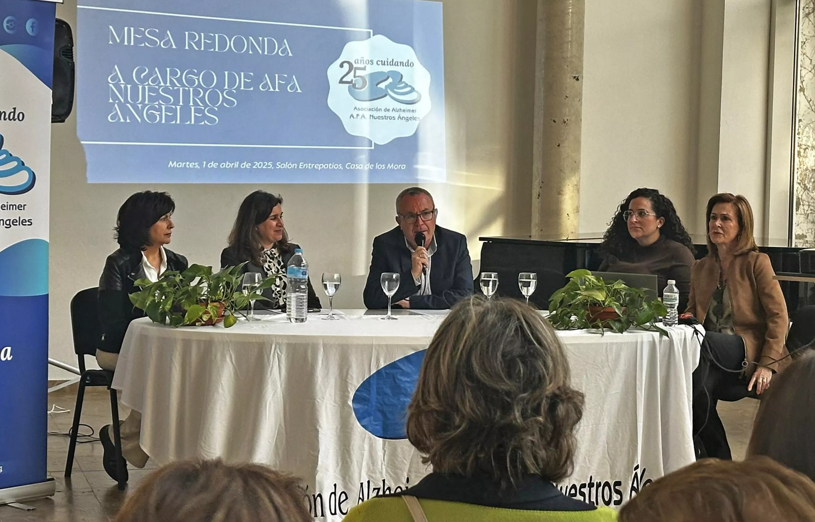 Un momento de la mesa redonda organizada por la Delegación de Igualdad y la Asociación de Alzheimer AFA Nuestros Ángeles