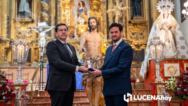 Entrega de la insignia de oro a la Cofradía de María Stma. de Araceli Entrega de la insignia de oro a la Cofradía de María Stma. de Araceli