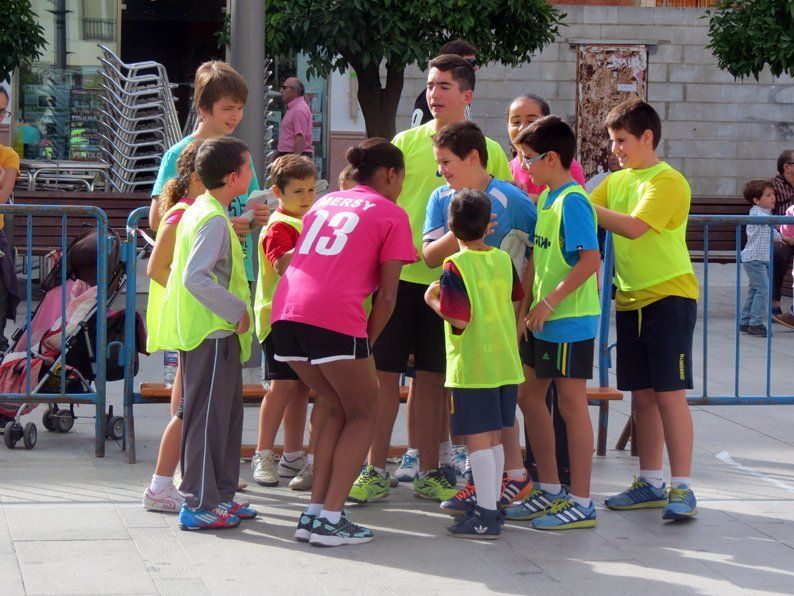 Galería: Un centenar de niños participan en la concentración del Club Balonmano Lucena