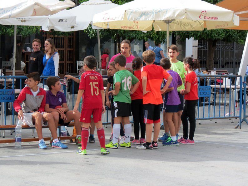 Galería: Un centenar de niños participan en la concentración del Club Balonmano Lucena