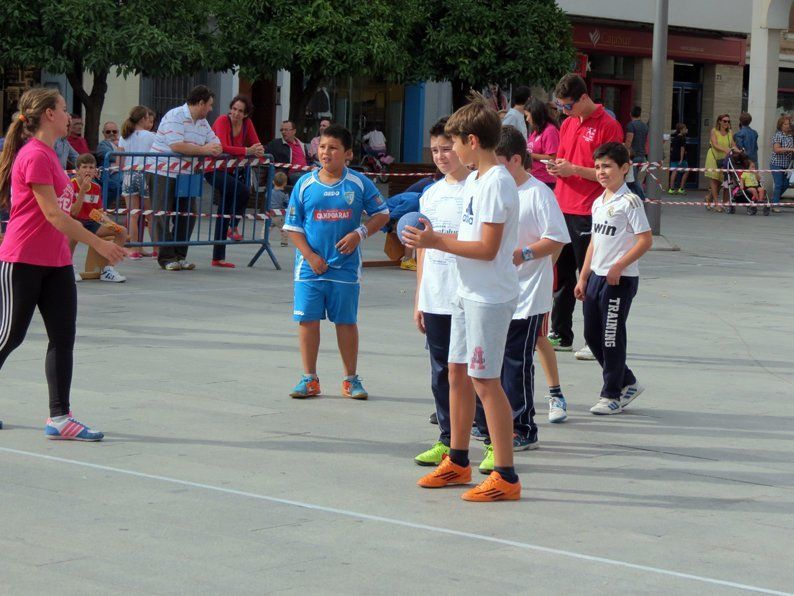 Galería: Un centenar de niños participan en la concentración del Club Balonmano Lucena