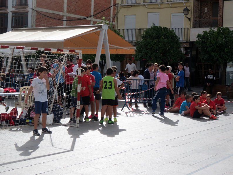 Galería: Un centenar de niños participan en la concentración del Club Balonmano Lucena