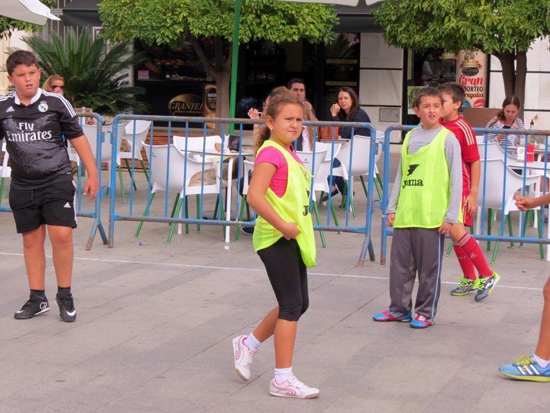 Galería: Un centenar de niños participan en la concentración del Club Balonmano Lucena