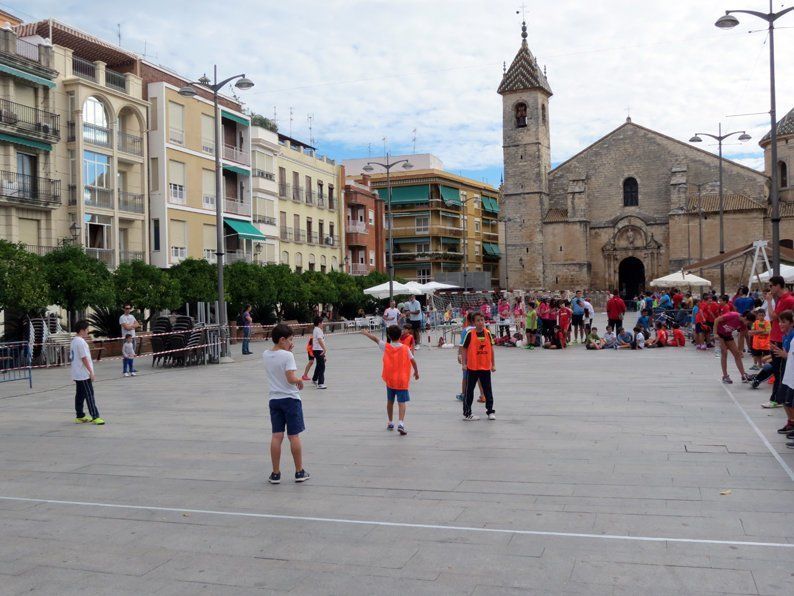 Galería: Un centenar de niños participan en la concentración del Club Balonmano Lucena Galería: Un centenar de niños participan en la concentración del Club Balonmano Lucena