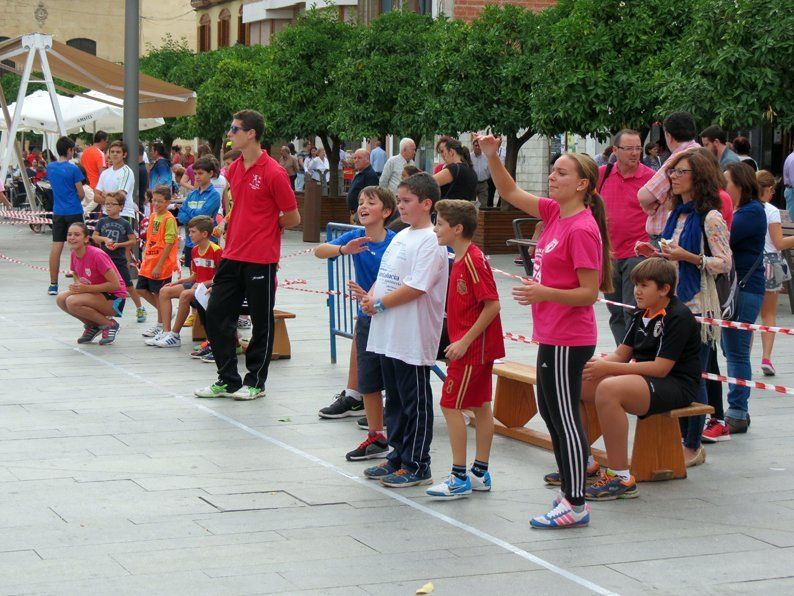 Galería: Un centenar de niños participan en la concentración del Club Balonmano Lucena