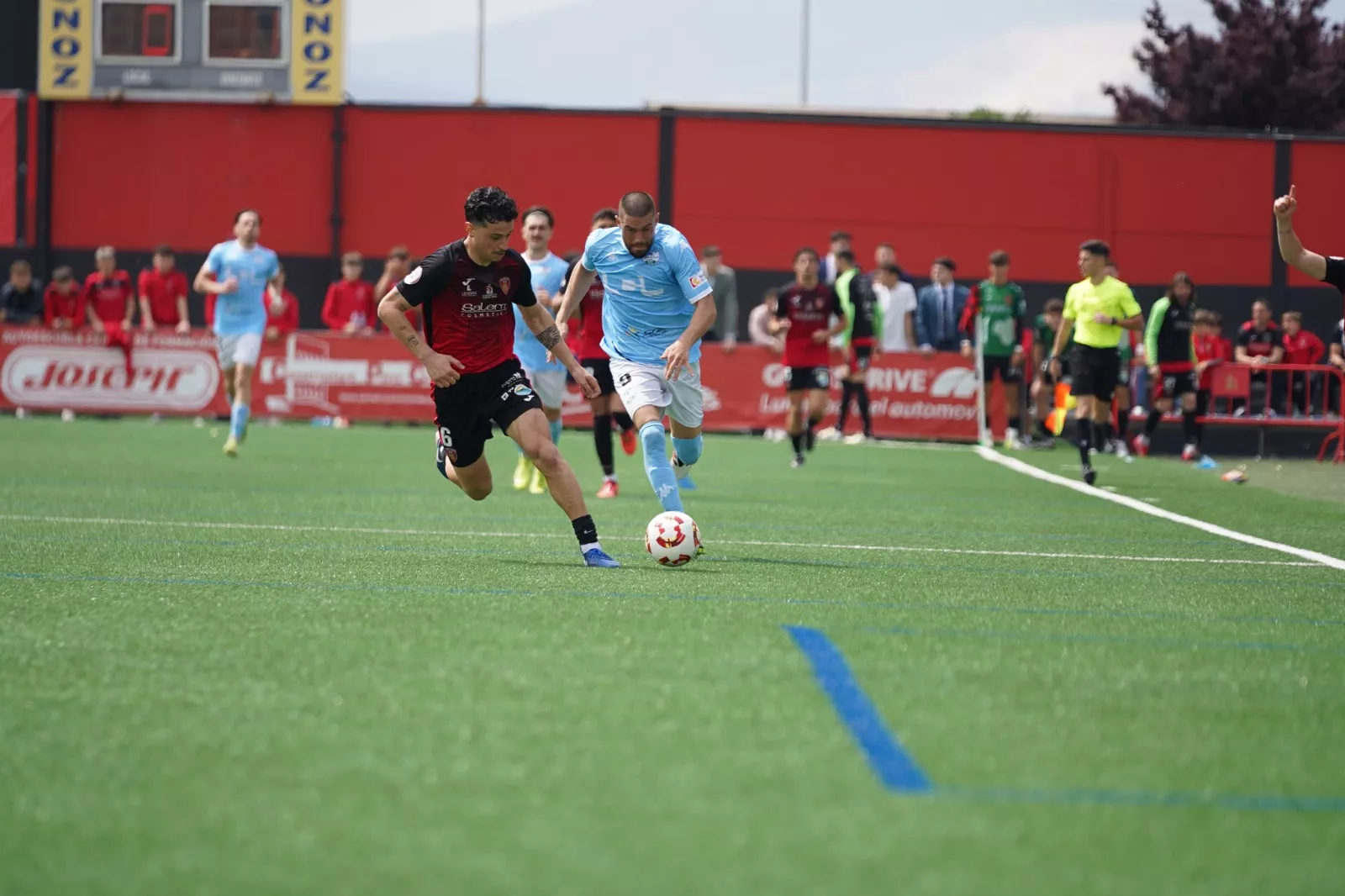 Una jugada del último partido entre Puente Genil y Ciudad de Lucena