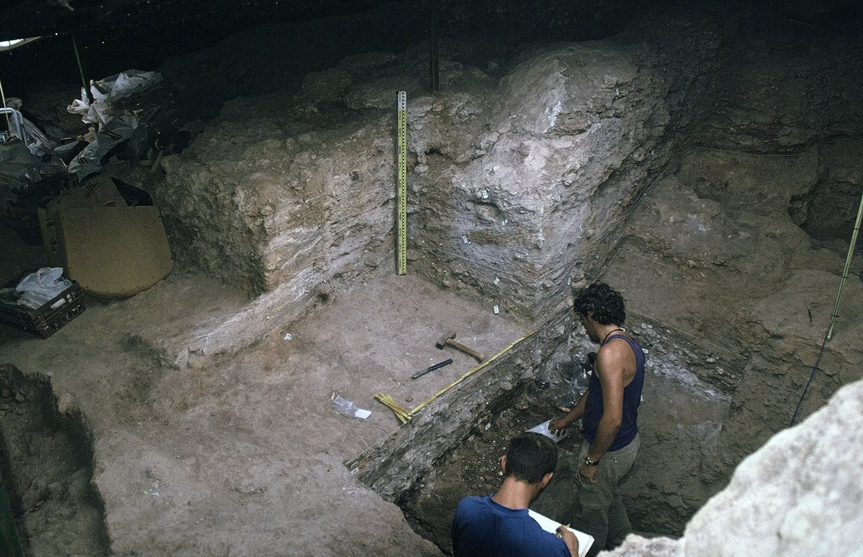 Trabajos de investigación en la Cueva del Ángel de Lucena. Foto: UGR