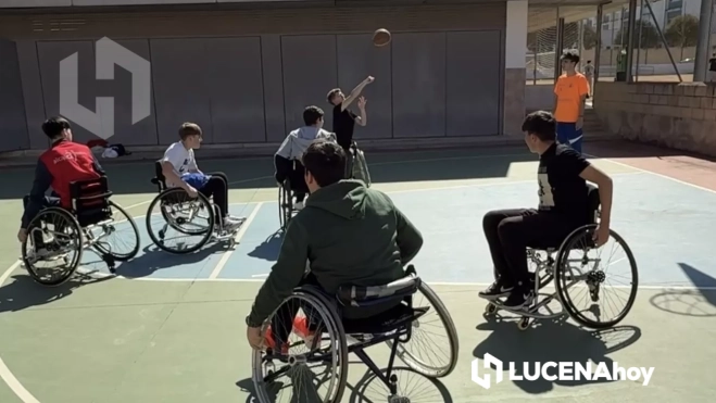 Alumnos del IES Marqués de Comares durante la realización de la actividad deportiva