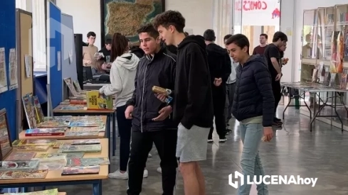 Alumnos y profesores profundizan en las publicaciones de cómic, expuestas en la biblioteca del centro Alumnos y profesores profundizan en las publicaciones de cómic, expuestas en la biblioteca del centro