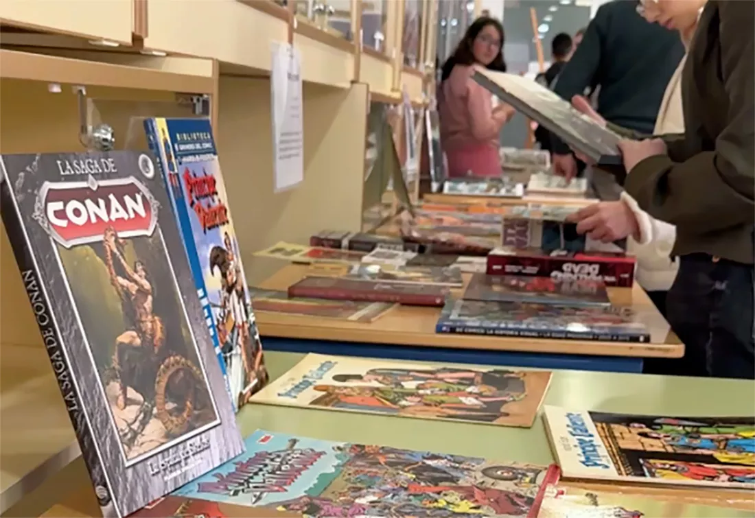 La biblioteca del IES Marqués de Comares expone una muestra de cómics antiguos y actuales