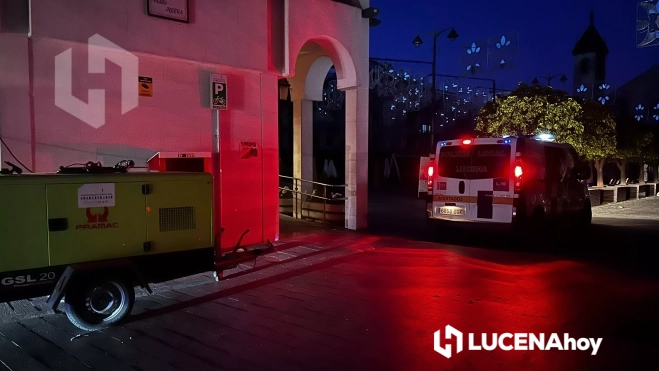 El ayuntamiento de Lucena permaneció abierto como punto de información durante toda la noche con un grupo electrógeno
