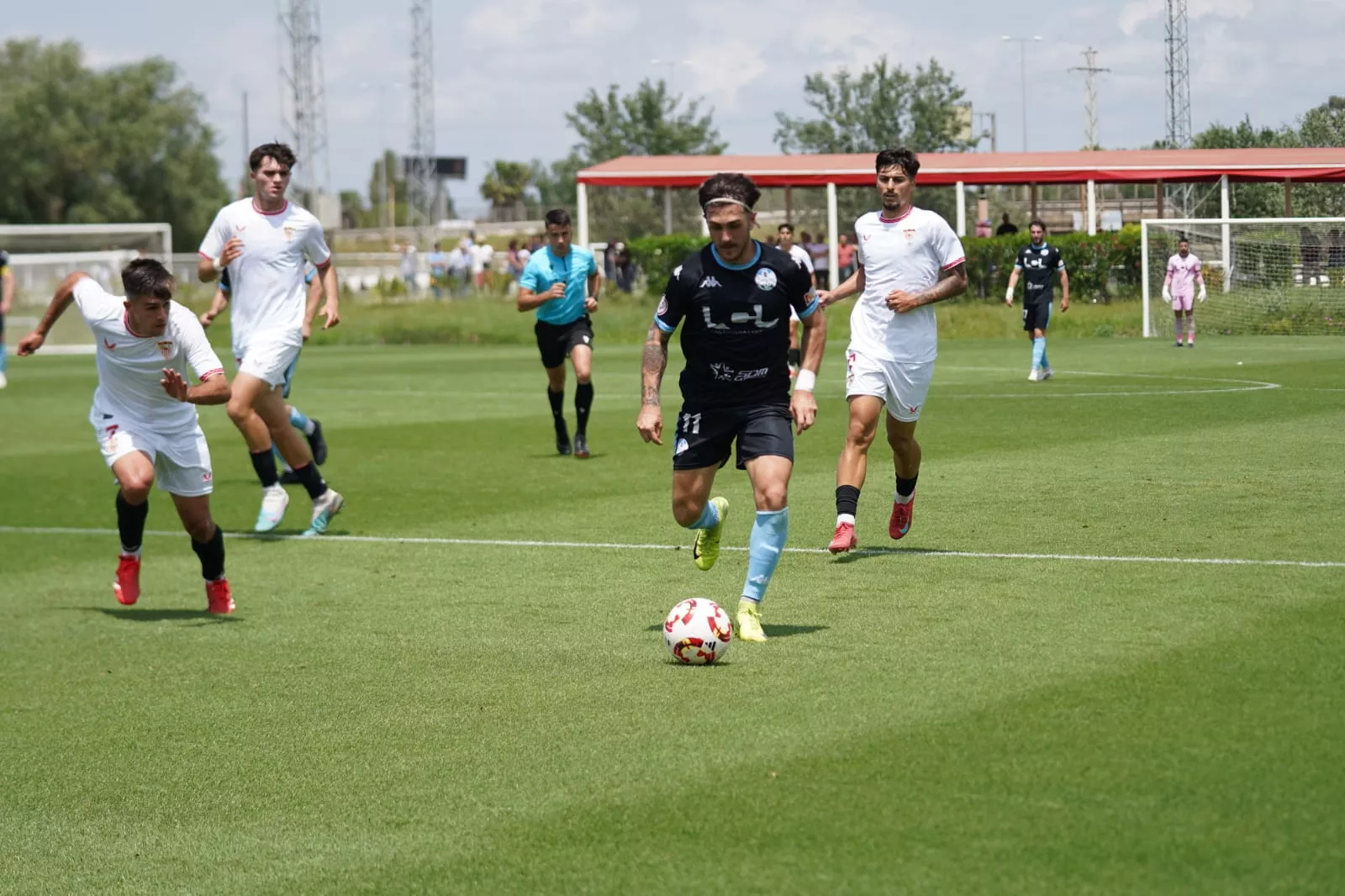 Un momento del partido disputado hoy en Sevilla. Foto: Antonio Dávila