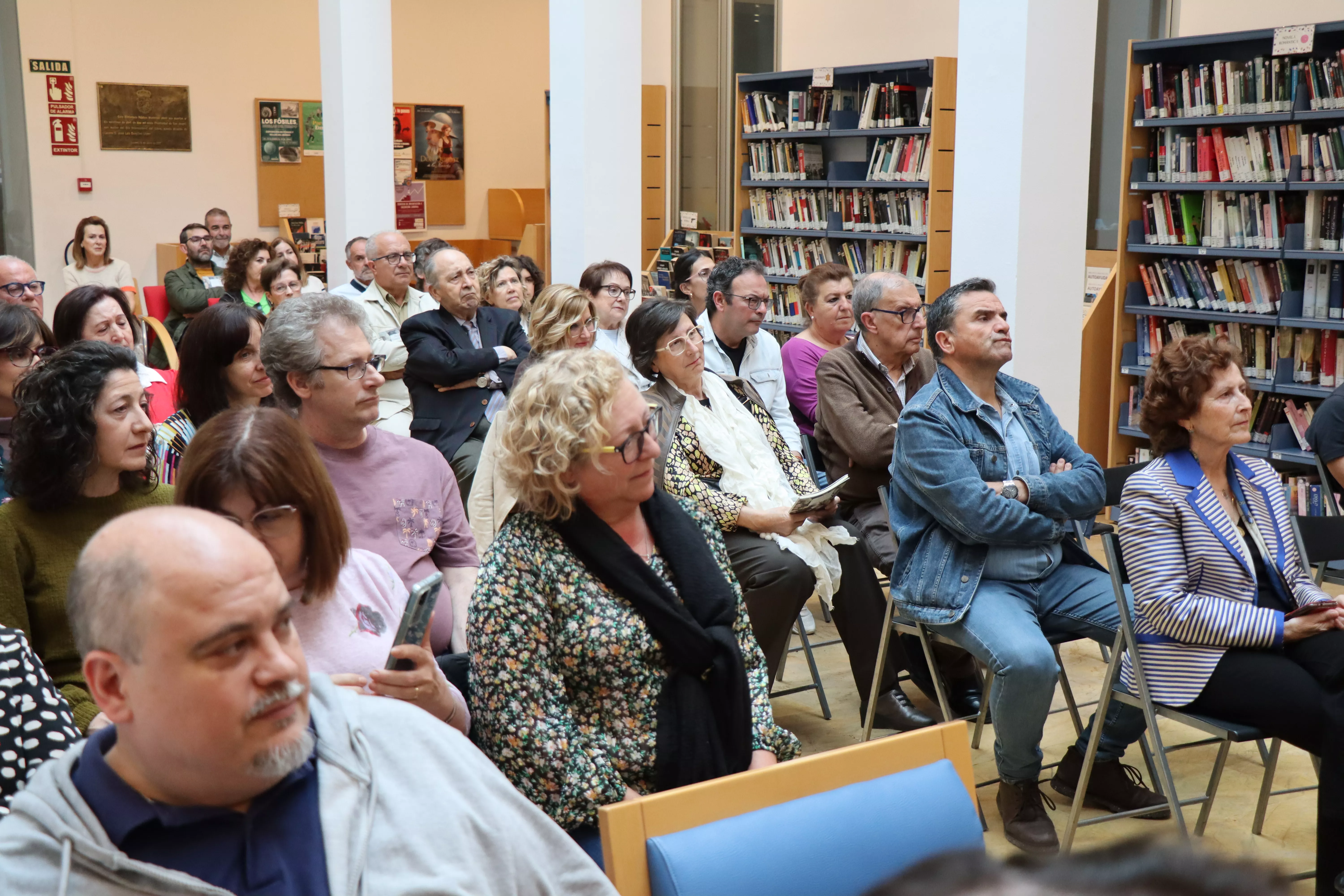 Presentación del poemario No estar complica el irse, de Luis Felipe Comendador Presentación del poemario No estar complica el irse, de Luis Felipe Comendador