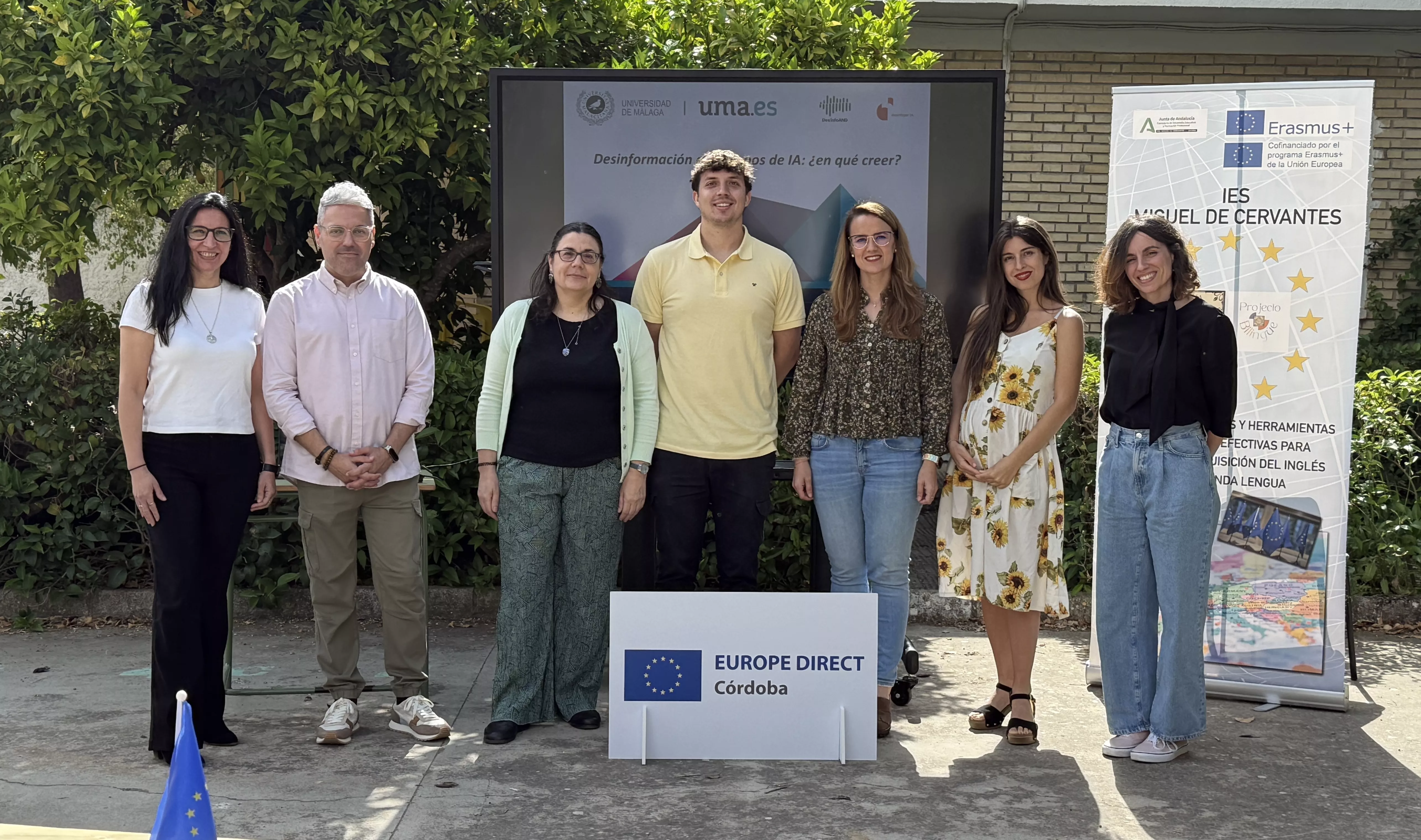 Representantes del IES Miguel de Cervantes, Diputación de Córdoba y Universidad de Málaga, durante la presentación en las instalaciones del centro