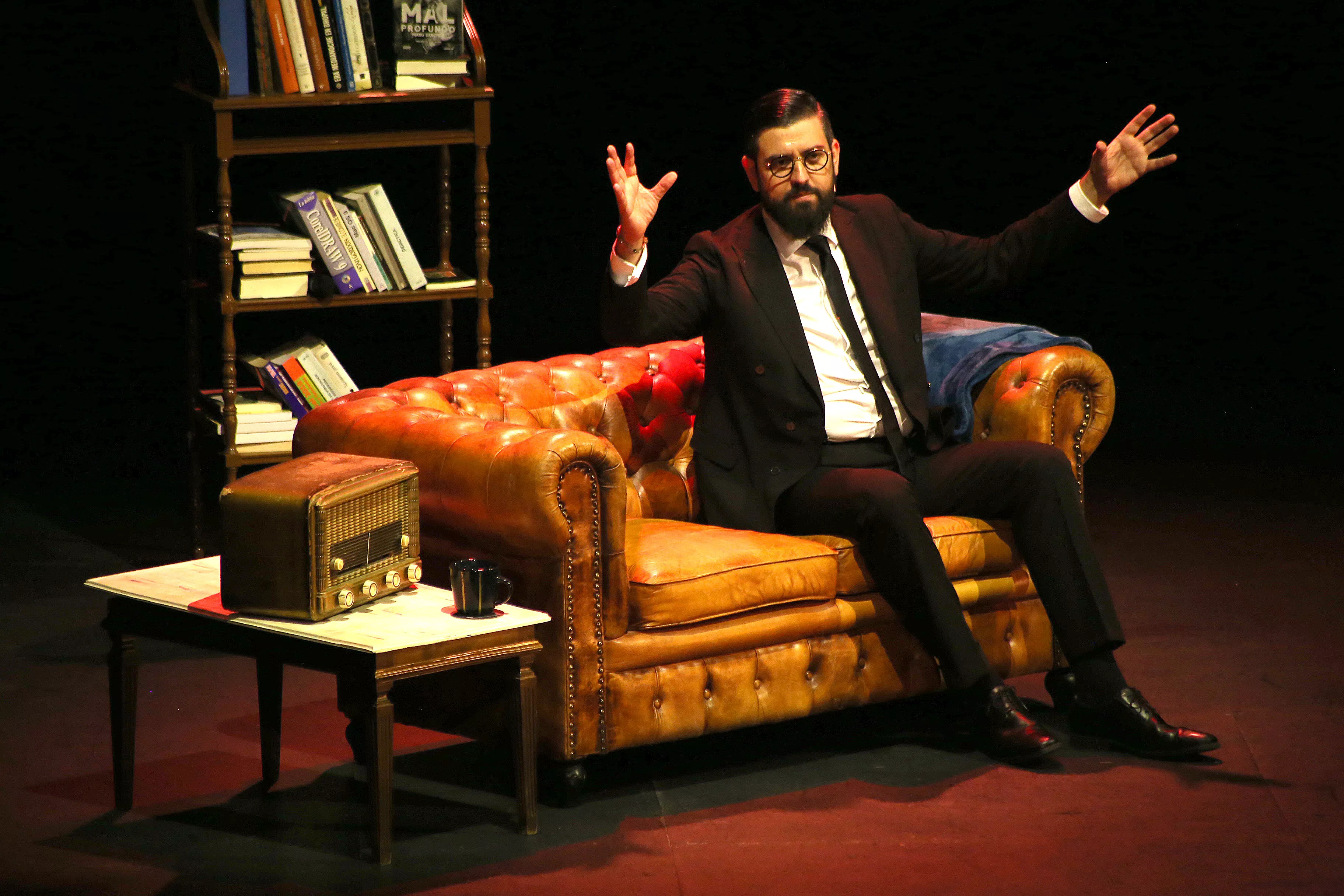 Manu Sánchez en su espectáculo "Entregamos", este sábado en el auditorio municipal de Lucena