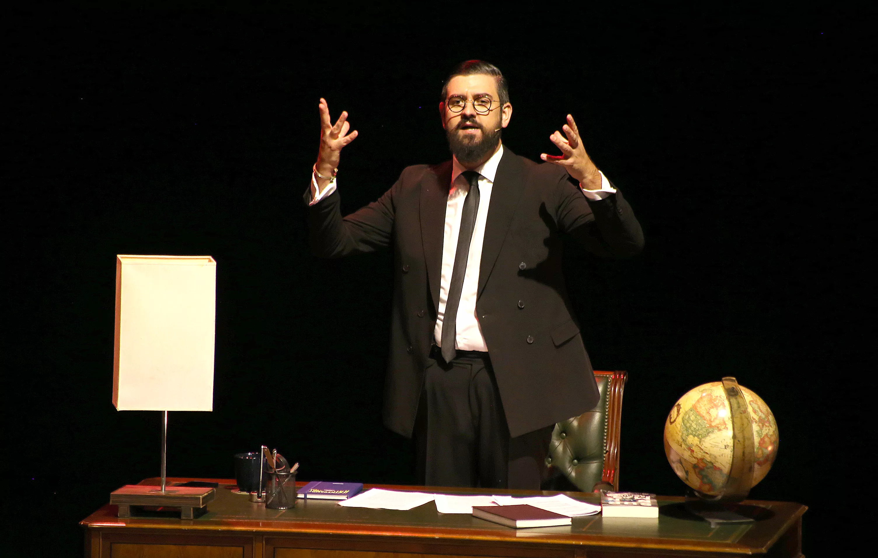 Manu Sánchez en su espectáculo "Entregamos", este sábado en el auditorio municipal de Lucena