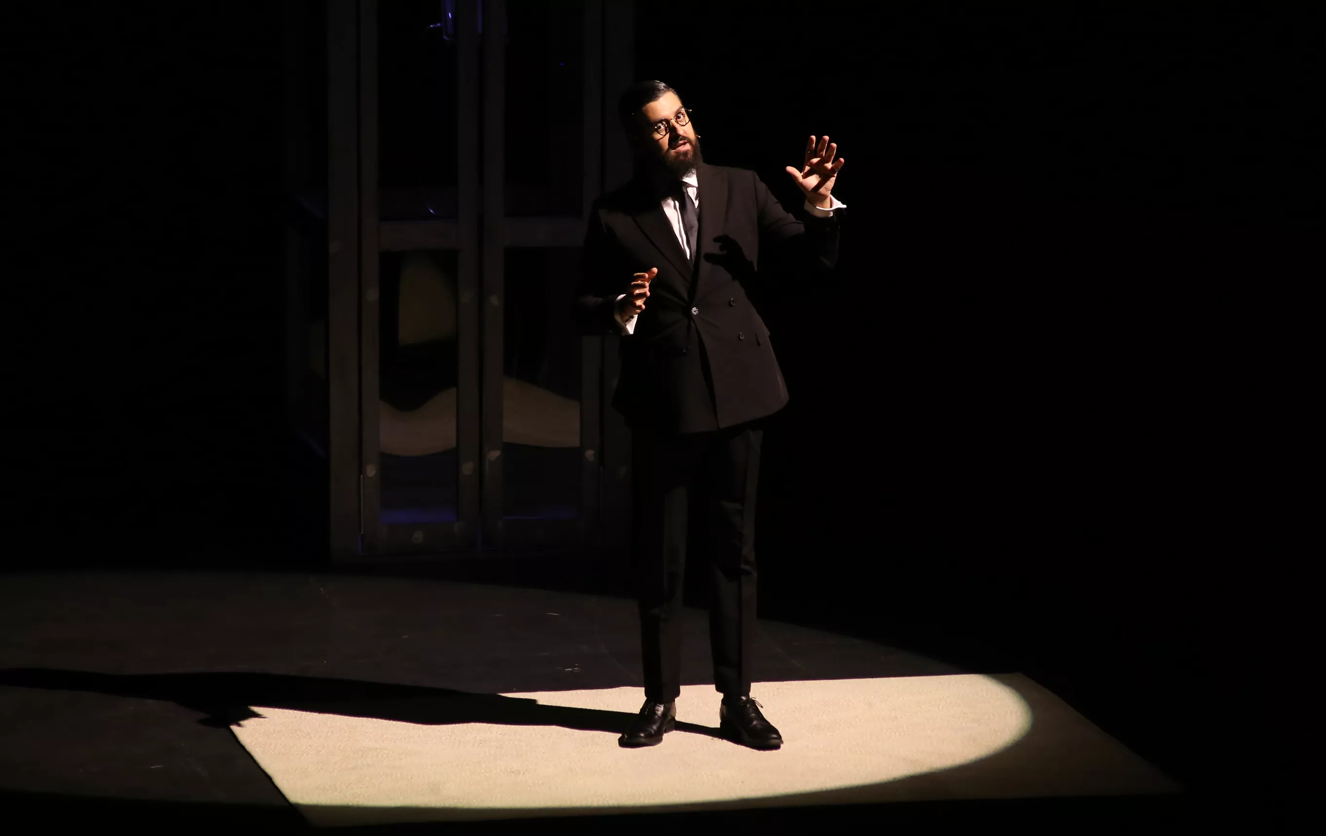 Manu Sánchez en su espectáculo "Entregamos", este sábado en el auditorio municipal de Lucena