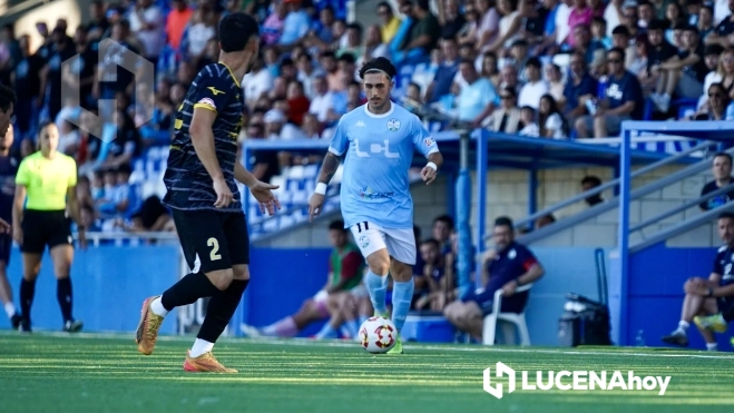 Un lance del partido entre Ciudad de Lucena y Tomares. Foto: Antonio Dávila