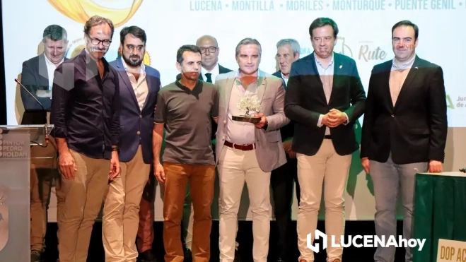 Integrantes del Panel de Cata “Lucena Análisis Sensorial” recogen el galardón a la Calidad, Difusión y Formación Integrantes del Panel de Cata “Lucena Análisis Sensorial” recogen el galardón a la Calidad, Difusión y Formación