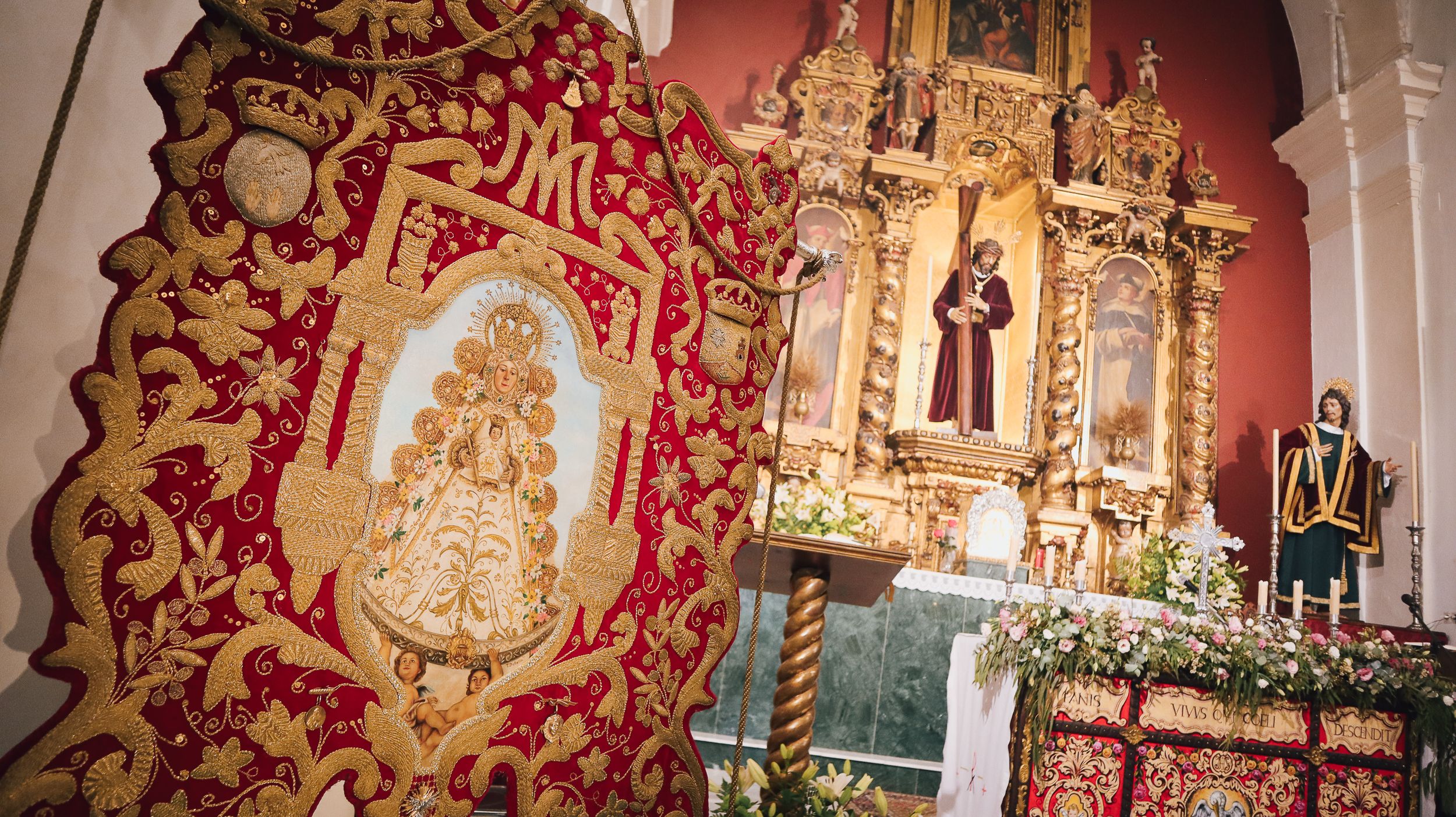 Simpecado de la Hermandad del Rocío de Lucena 02 Simpecado de la Hermandad del Rocío de Lucena 02
