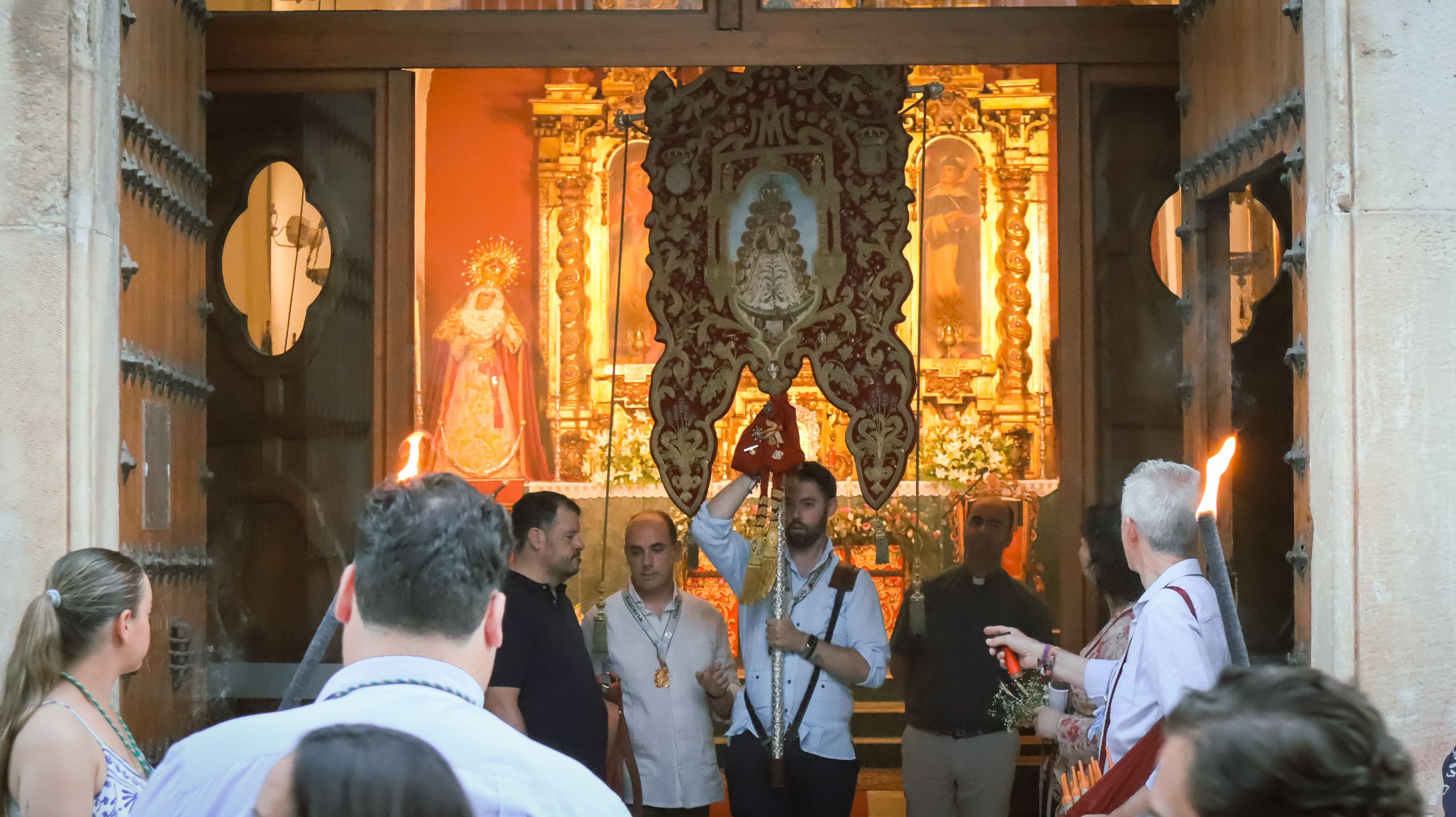 Simpecado de la Hermandad del Rocío de Lucena 06 Simpecado de la Hermandad del Rocío de Lucena 06