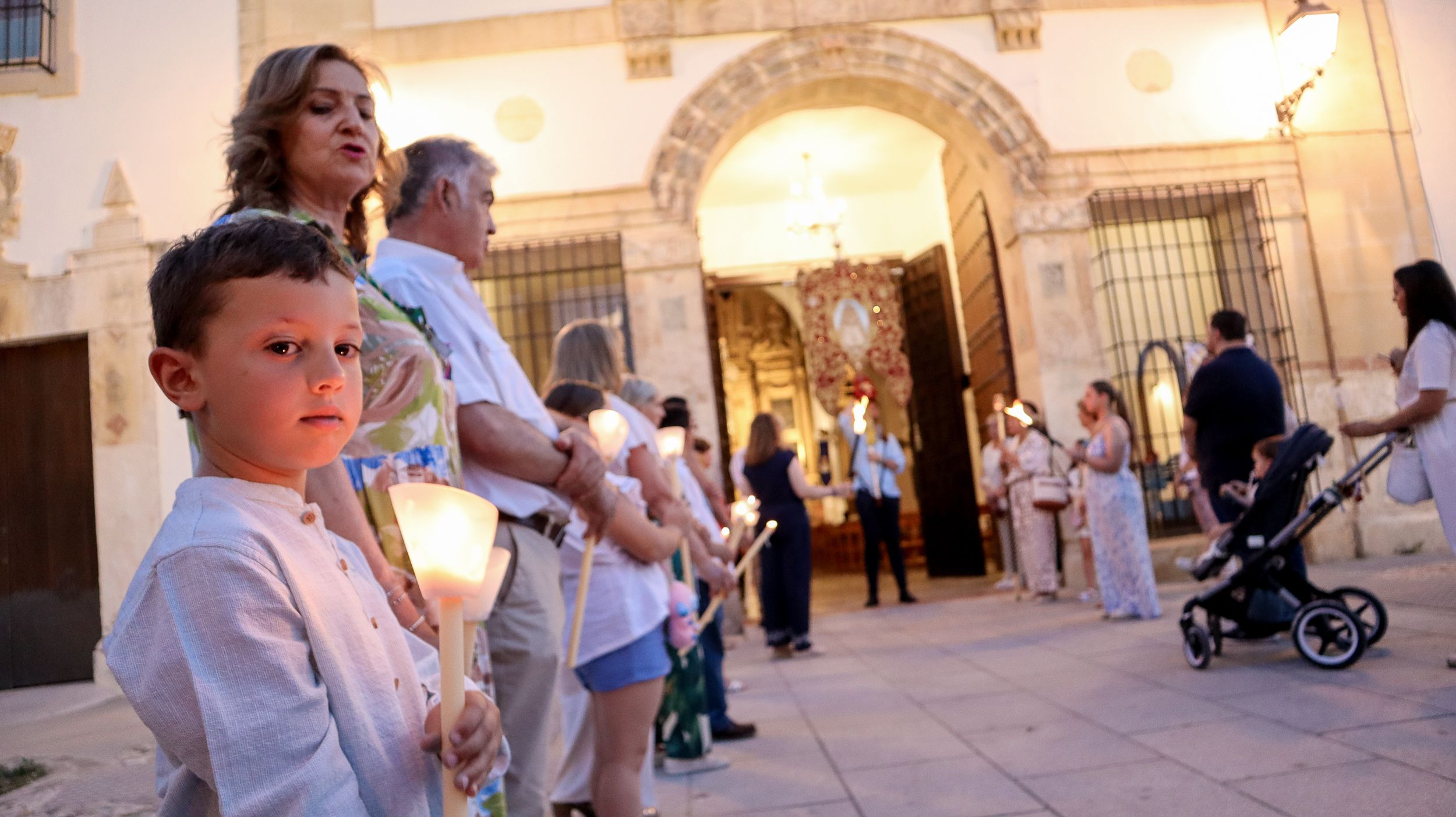 Simpecado de la Hermandad del Rocío de Lucena 45 Simpecado de la Hermandad del Rocío de Lucena 45
