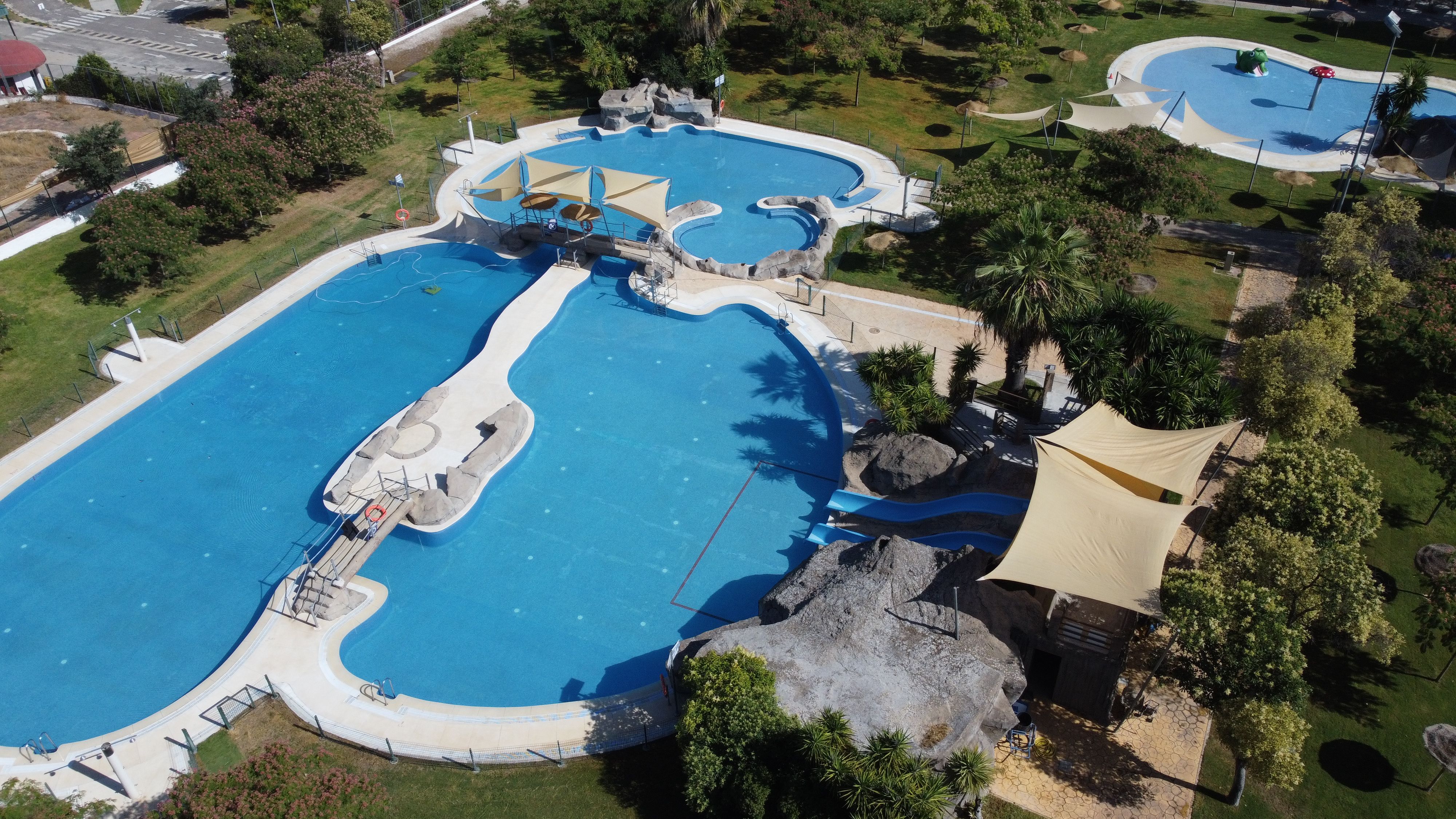 Vista aérea de las piscinas municipales