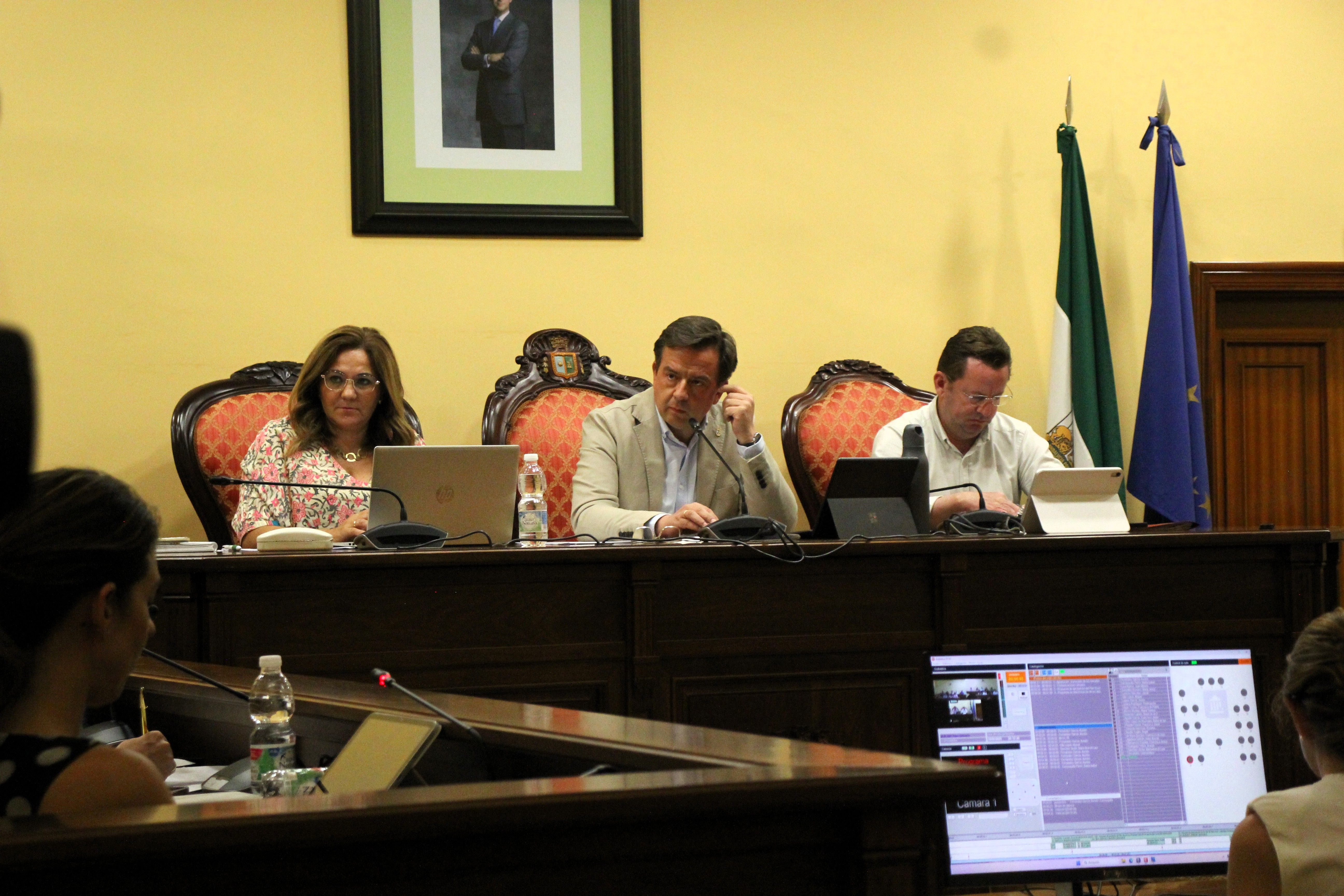 PSOE, Ciudadanos e IU pidieron al alcalde más firmeza y beligerancia con la actitud de la Junta en materia sanitaria en Lucena