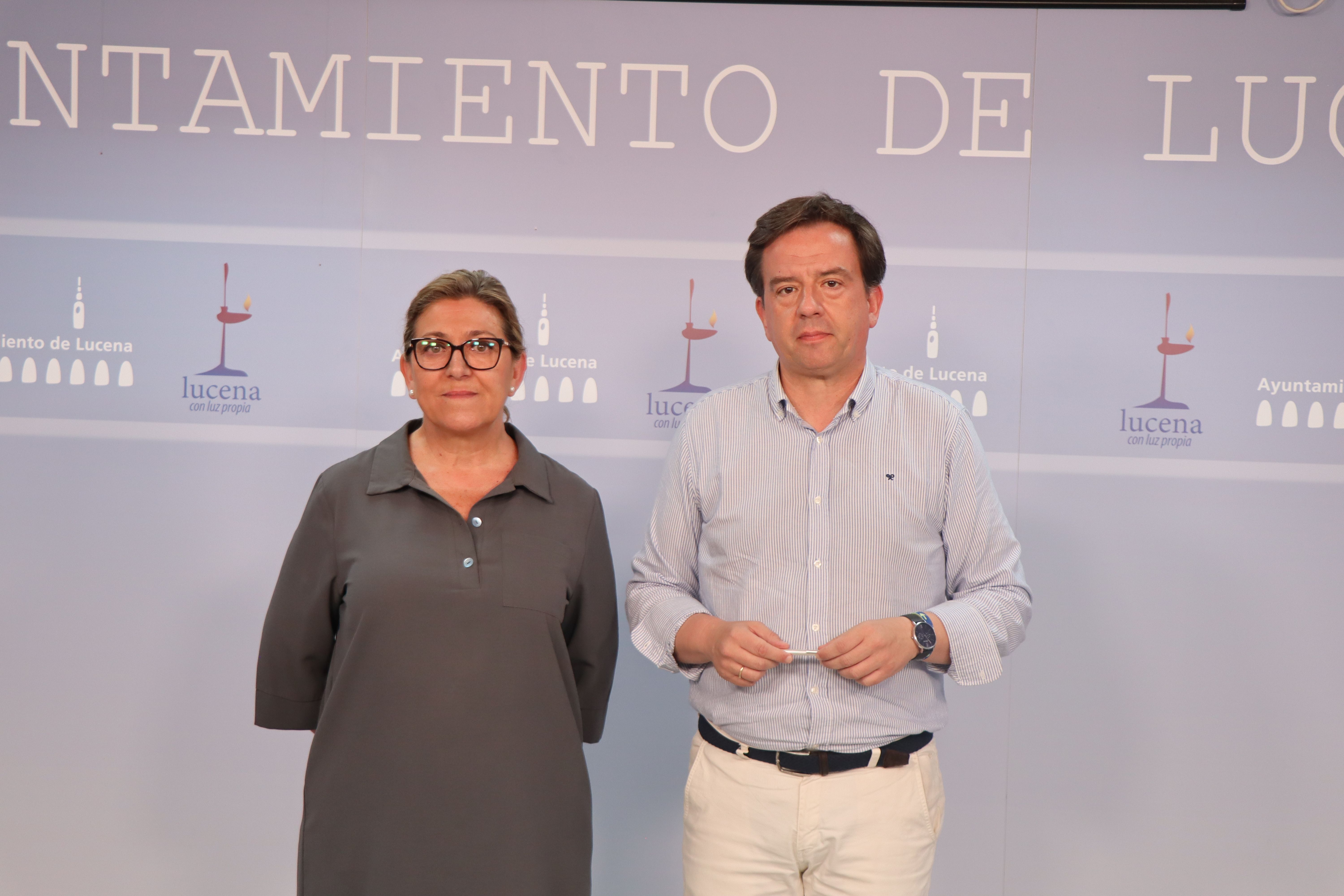 Charo Valverde y Aurelio Fernández durante la presentación del plan de optimización energética Impact-E