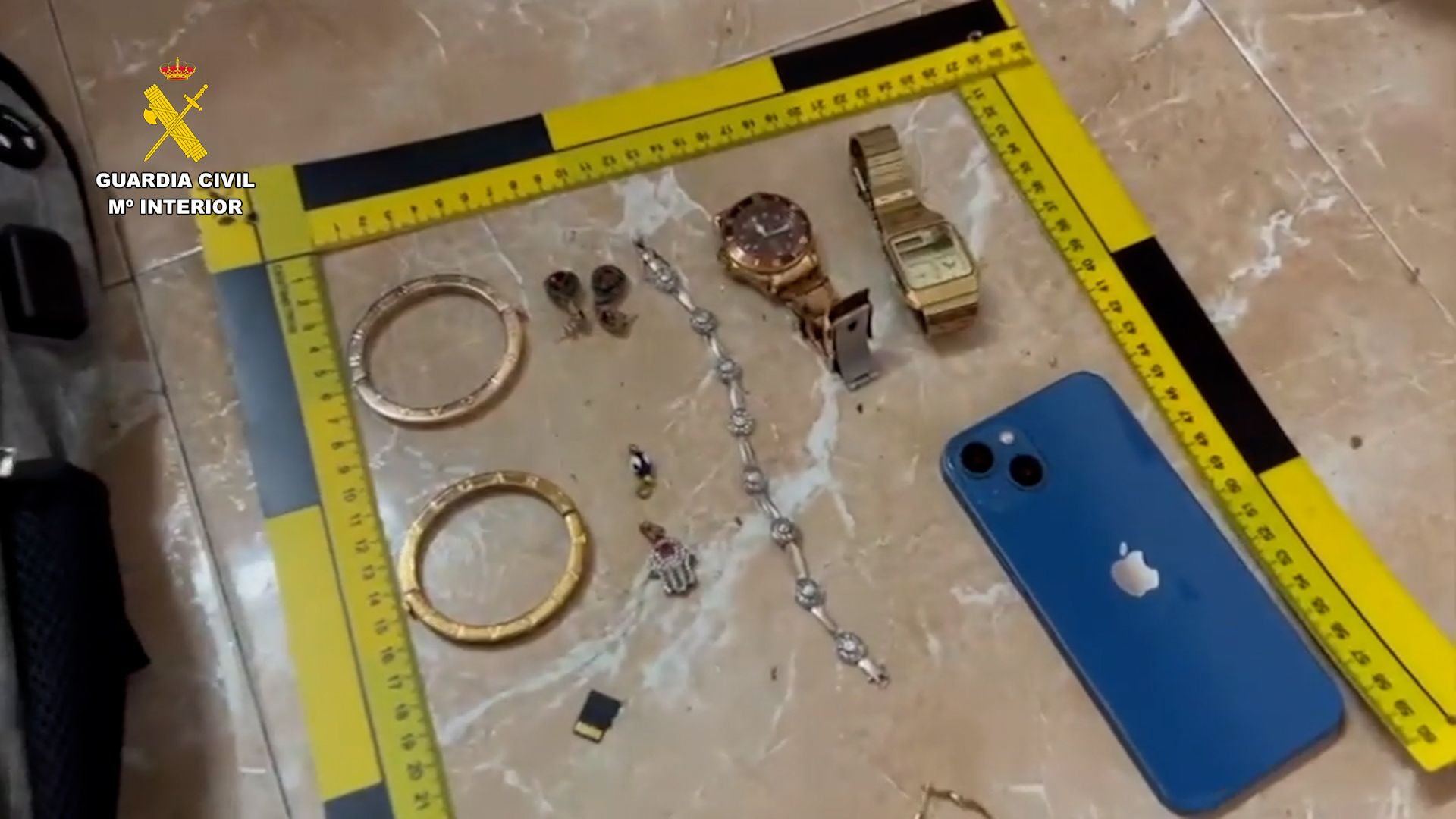 Algunos de los objetos recuperados en esta operación de la Guardia Civil