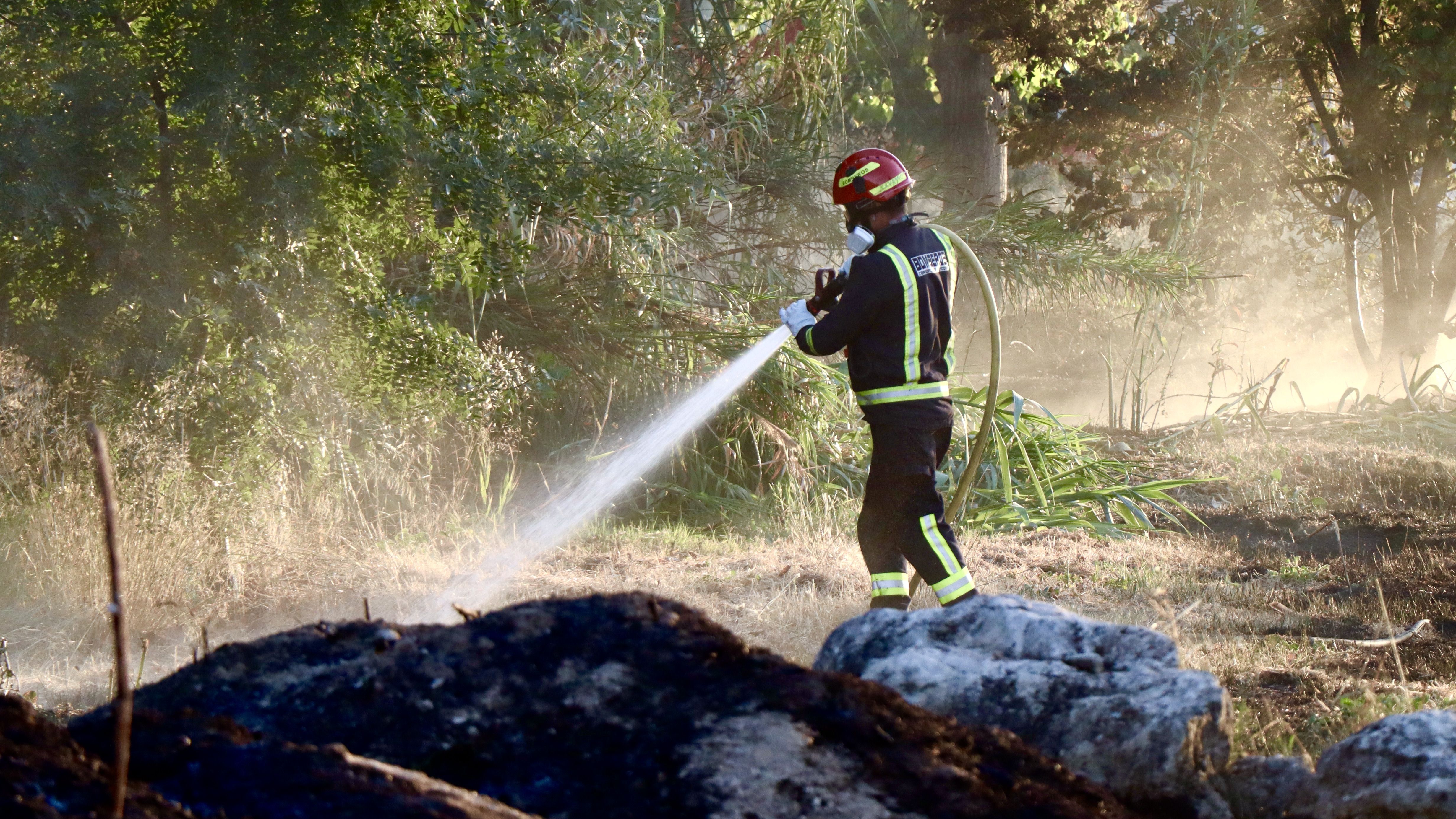 Incendio de pastos en El Cascajar