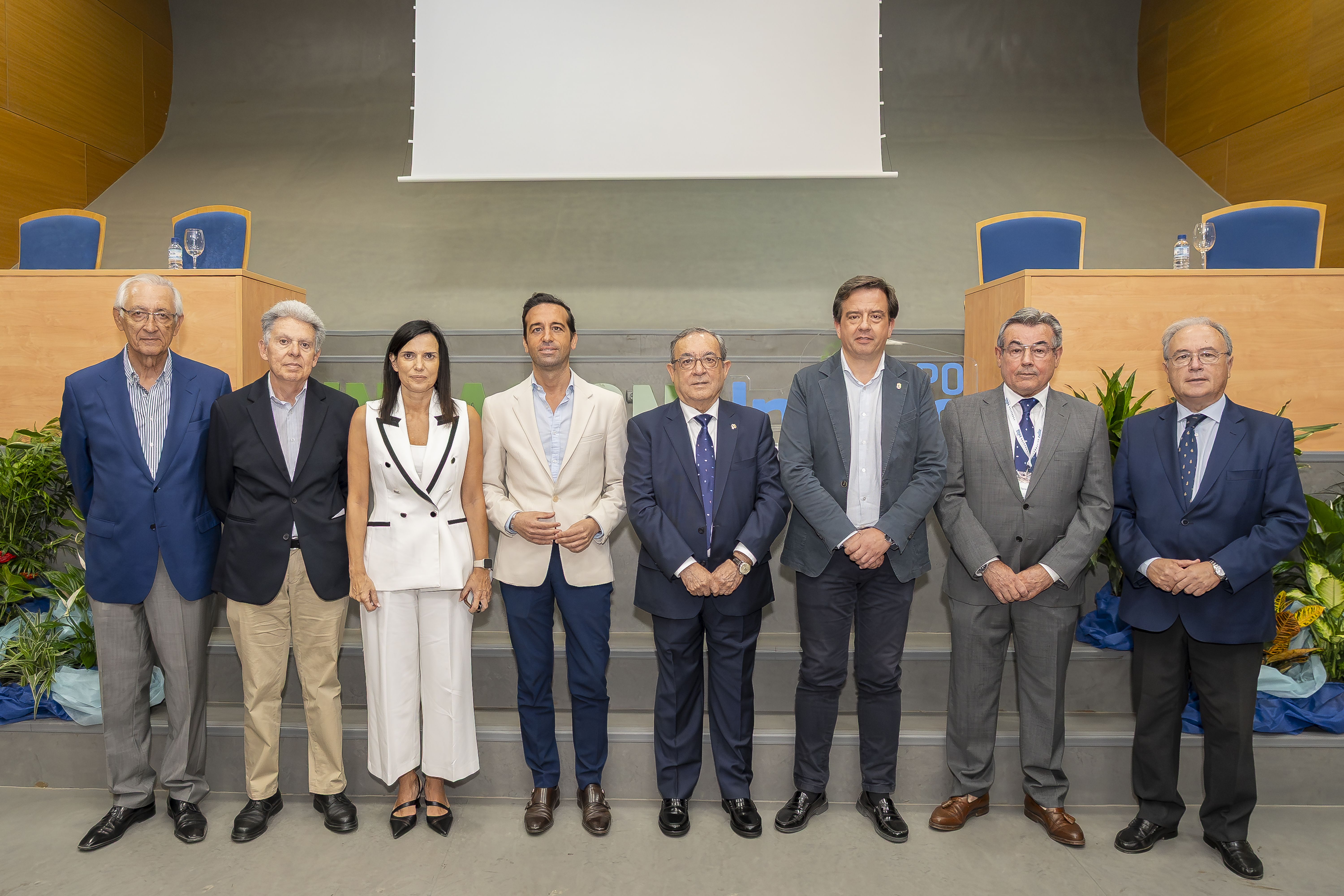 Representantes de Infrico y autoridades tras la presentación de la Memoria de la Fundación Infrico