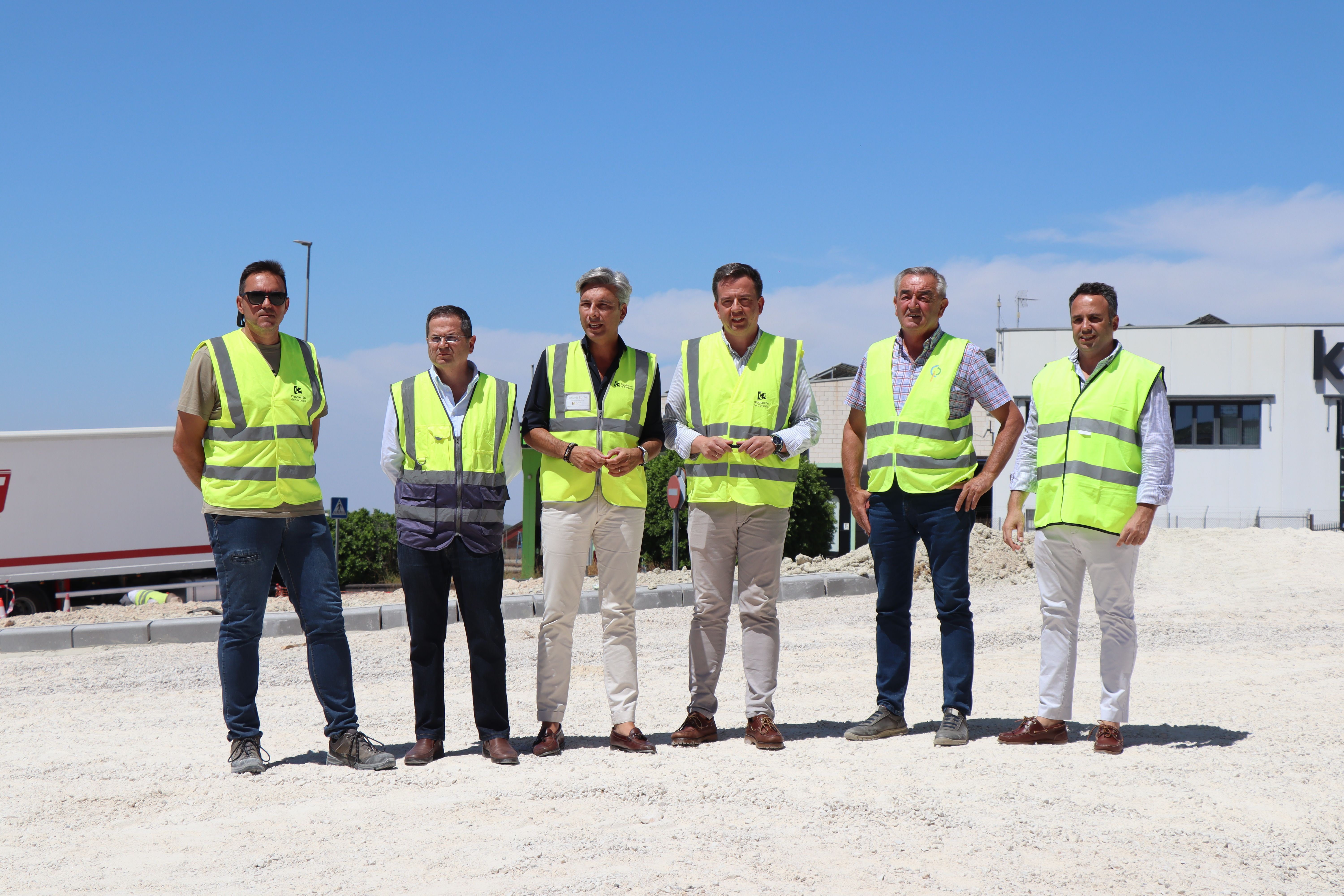 Responsables políticos y técnicos han visitado hoy las obras de la nueva rotonda Responsables políticos y técnicos han visitado hoy las obras de la nueva rotonda