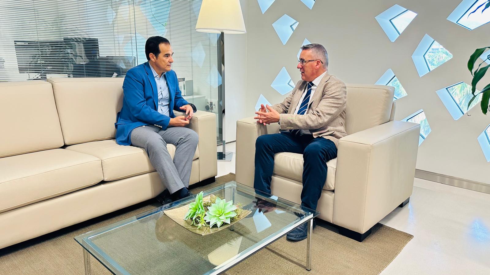 Visita del consejero de Justicia, José Antonio Nieto, al nuevo presidente de la Audiencia Provincial de Córdoba, Miguel Ángel Pareja