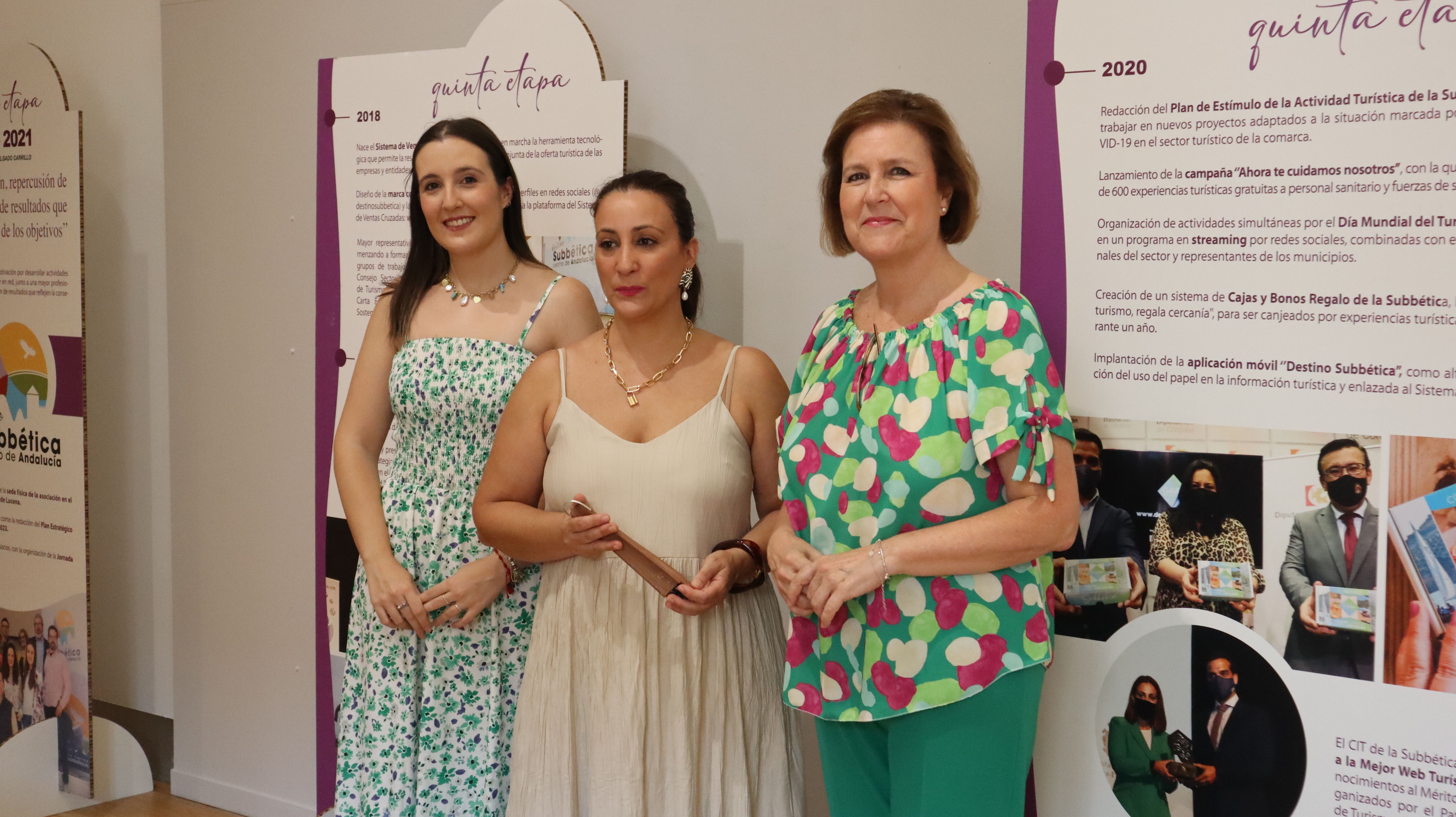 María Camacho, presidenta del CIT; junto a Emilia Gálvez, técnico de turismo del Ayto. de Lucena e Irene Portillo, técnico del CIT.