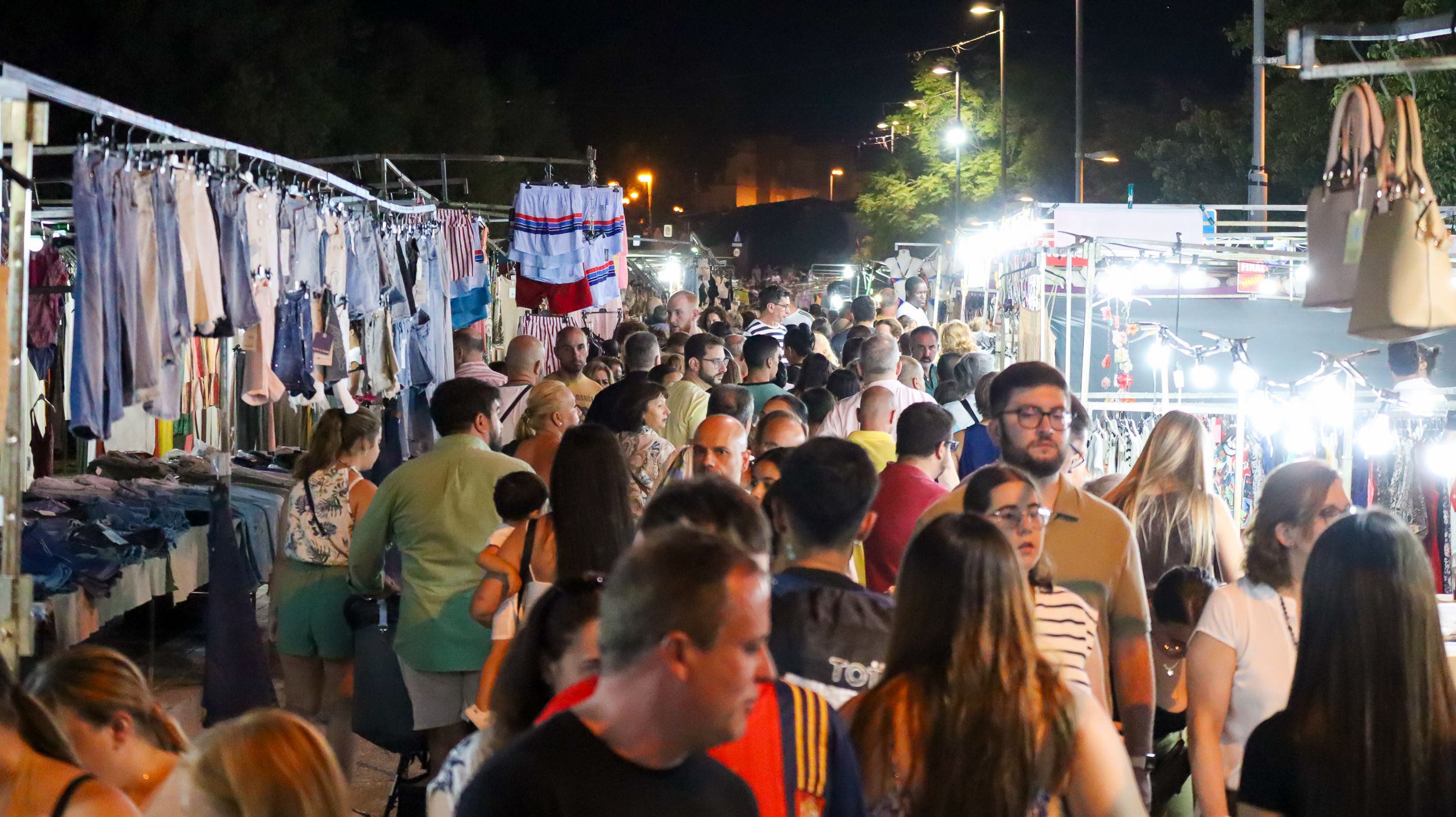 Mercadillo Nocturno Lucena 2025 26