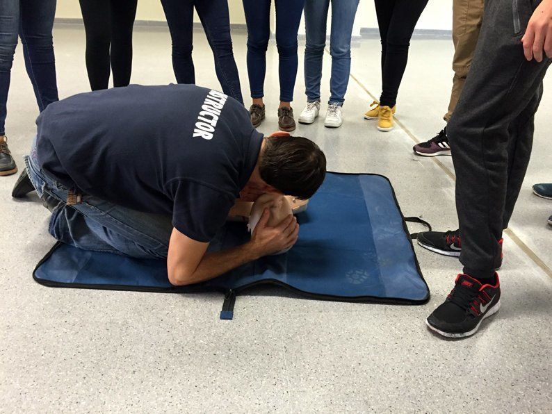 Galería: Taller práctico sobre primeros auxilios en el IES Sierra de Aras