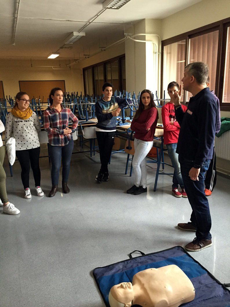 Galería: Taller práctico sobre primeros auxilios en el IES Sierra de Aras