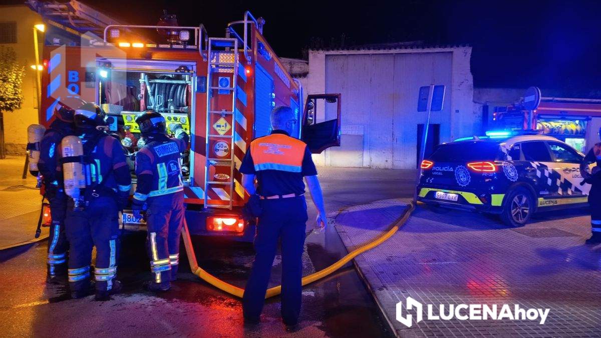 Los bomberos sofocan un incendio en el interior de un inmueble en ...
