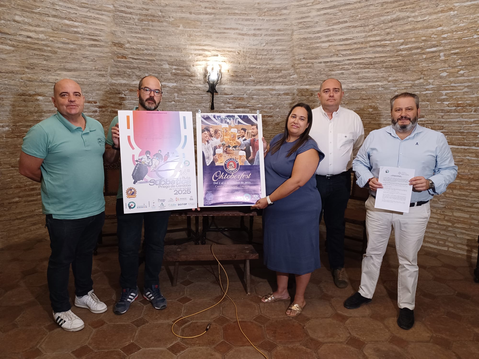 Presentación conjunto de ambos eventos por parte de miembros de la cofradía, el Vespa Club Lucena e Infancia Solidaria