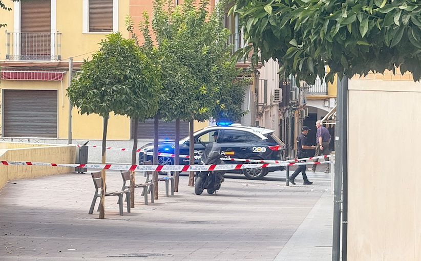 Agentes dela Policía Nacional junto al lugar donde se ha producido la pelea