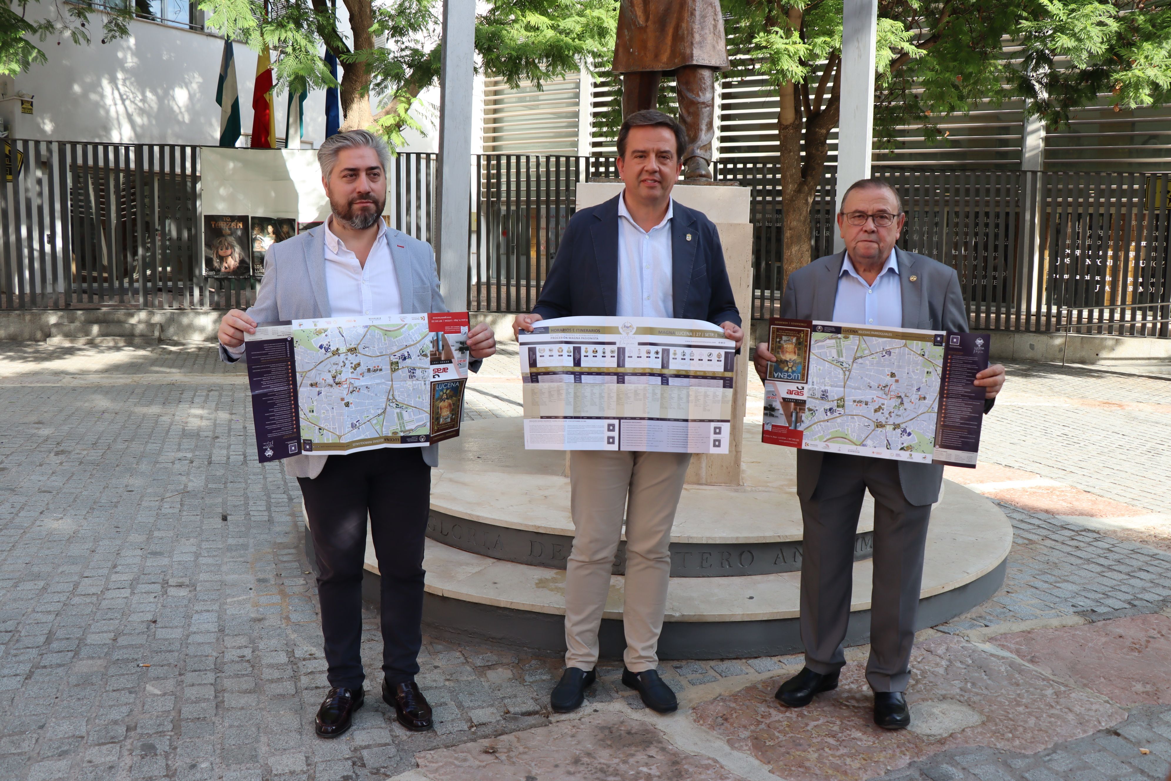 Presentación del desplegable de la Procesión Magna de Lucena