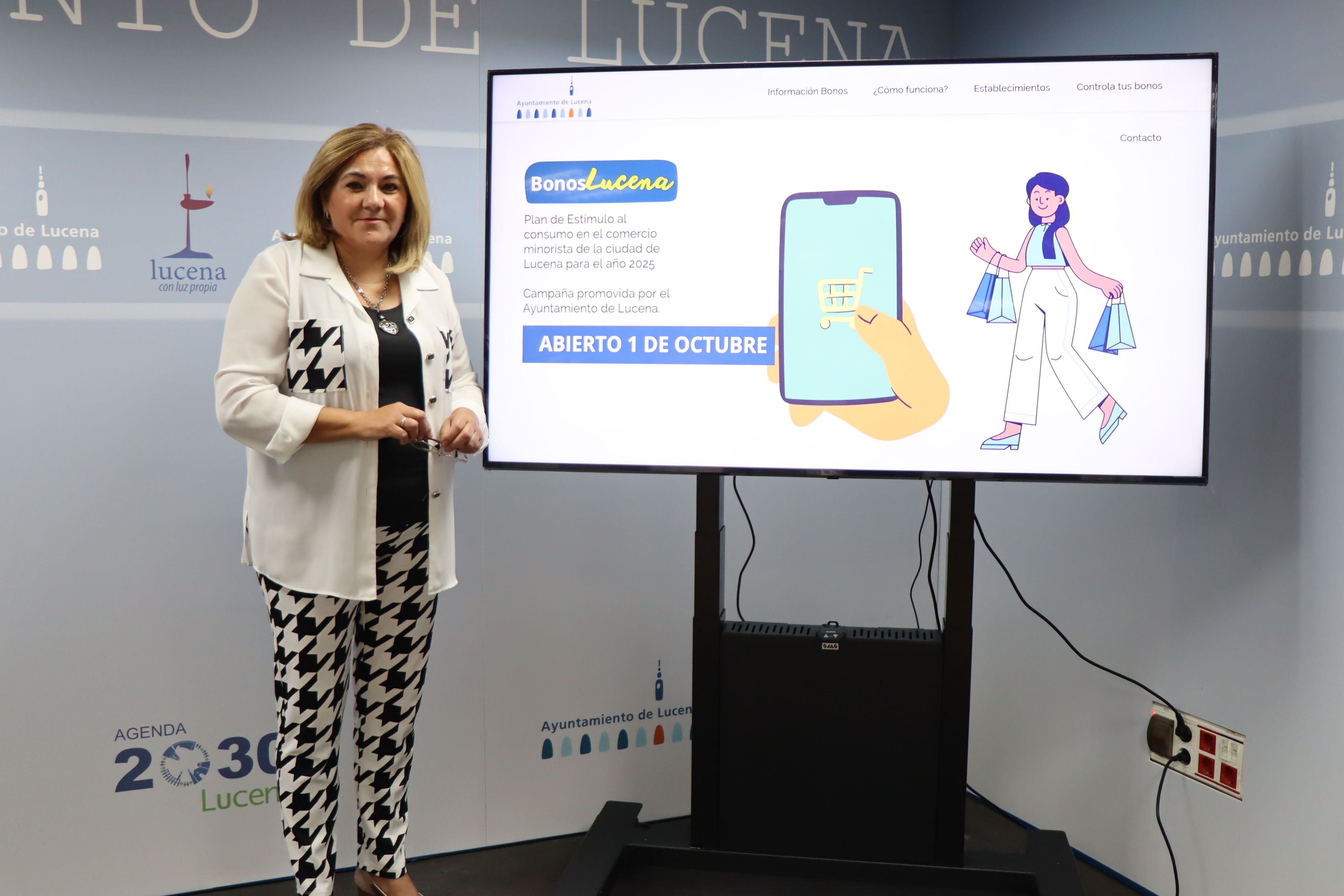 María de la O Redondo durante la presentación de la campaña de bonos consumo