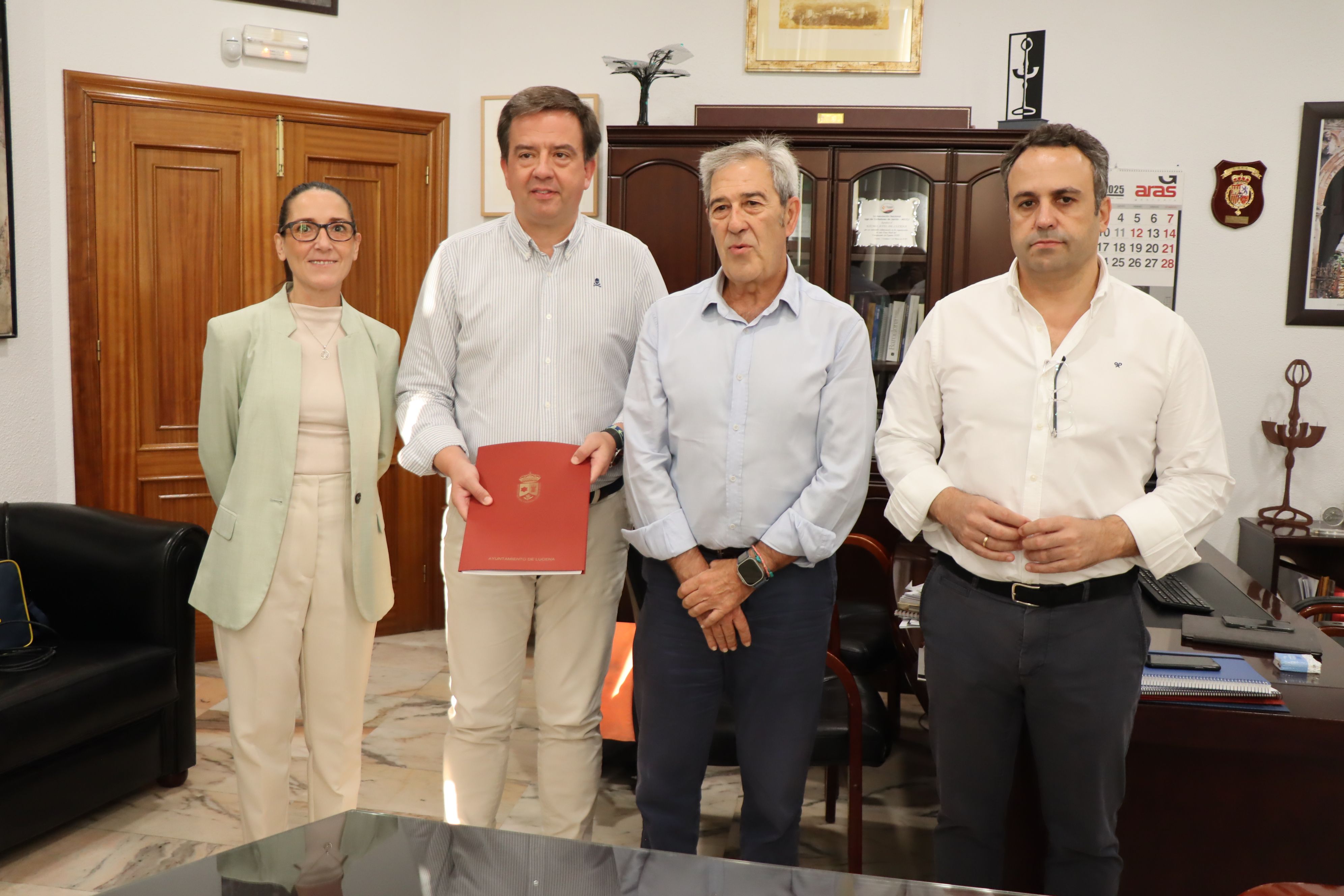 Firma del convenio de colaboración entre el ayuntamiento y la DOP Aceite de Lucena